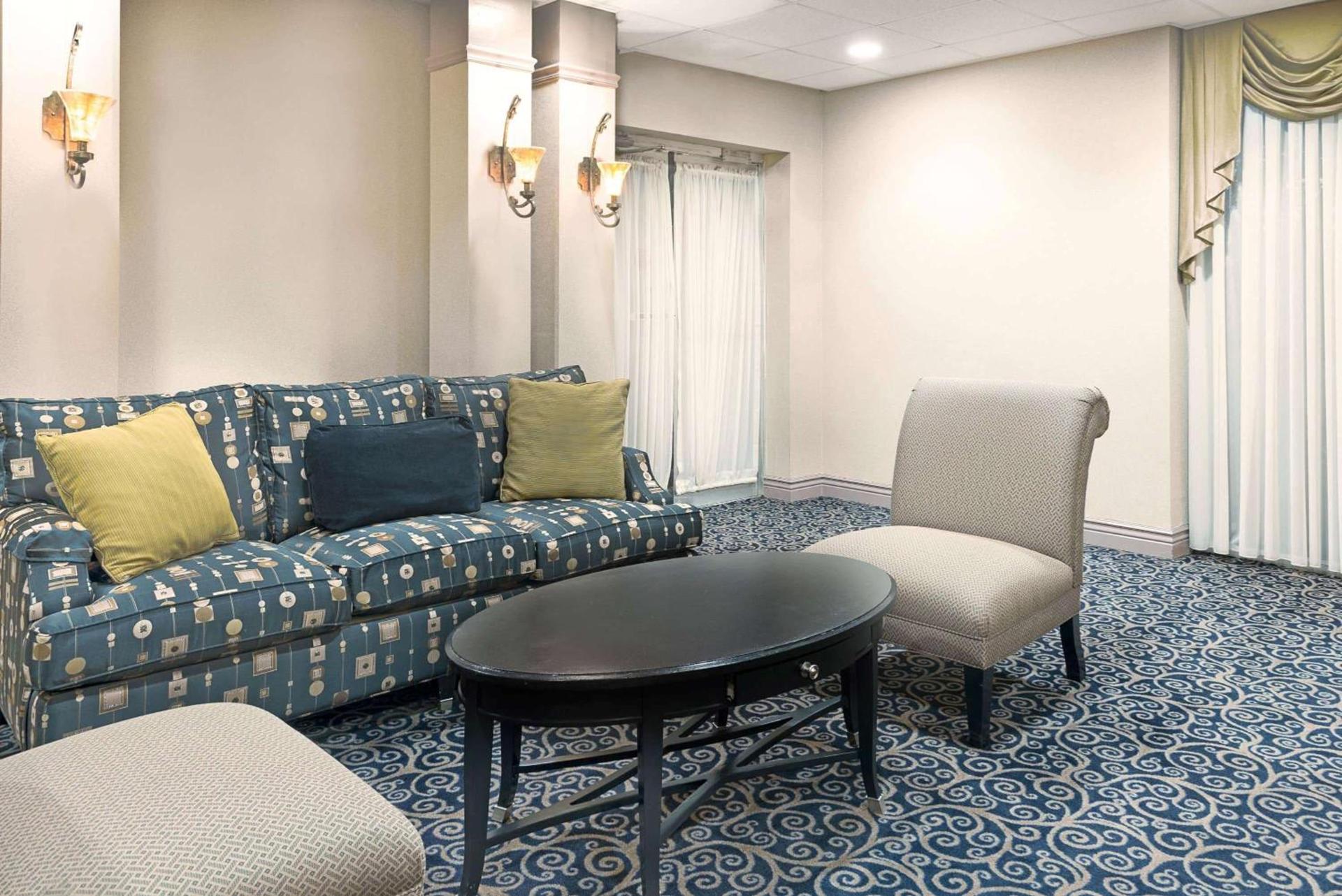 Howard Johnson by Wyndham Newburgh photo 4