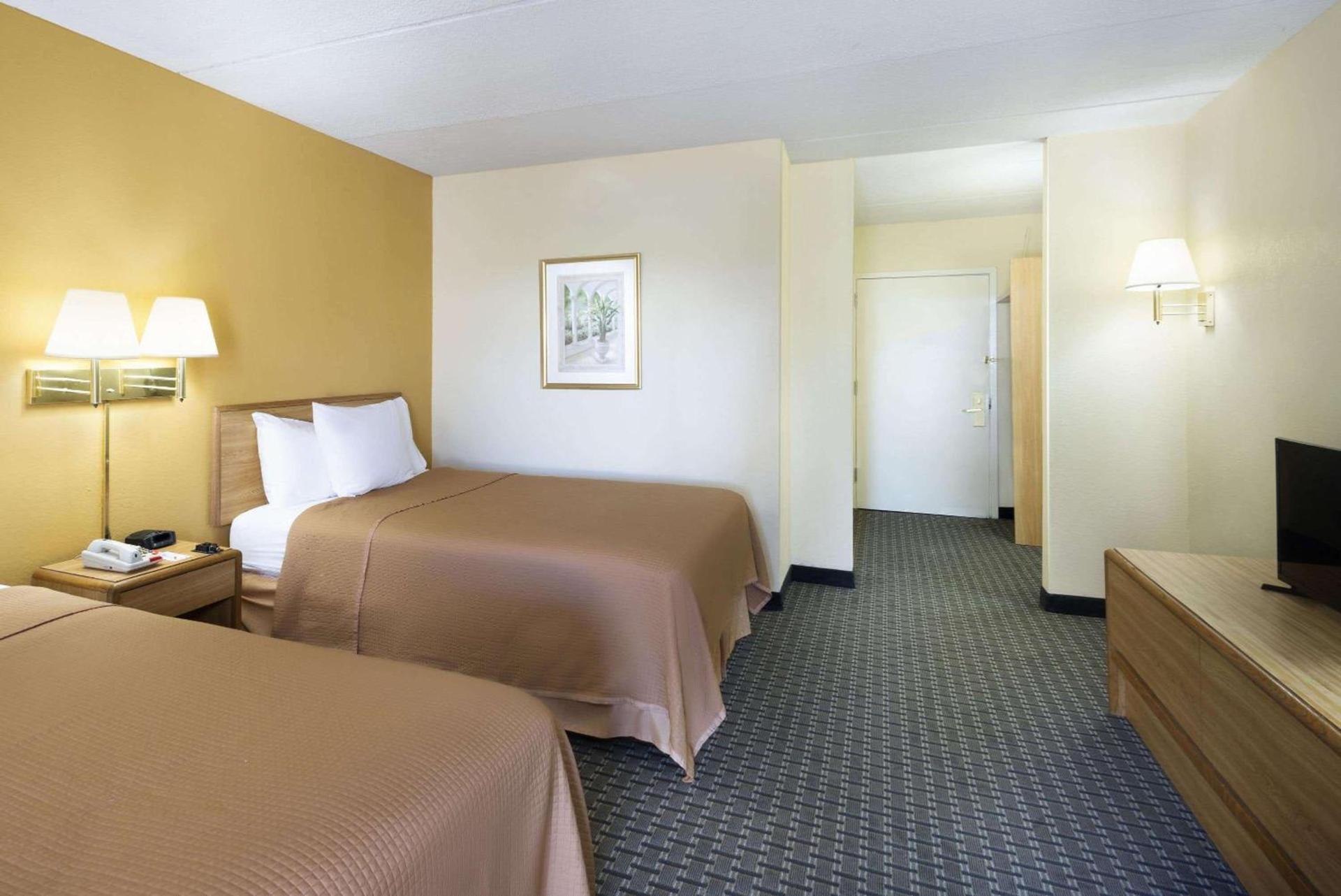 Howard Johnson by Wyndham Newburgh photo 10