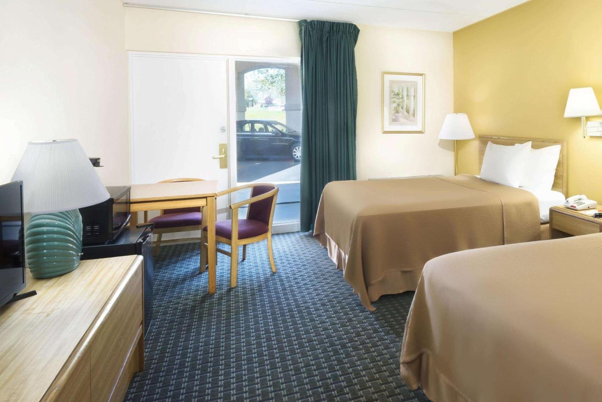 Howard Johnson by Wyndham Newburgh photo 8