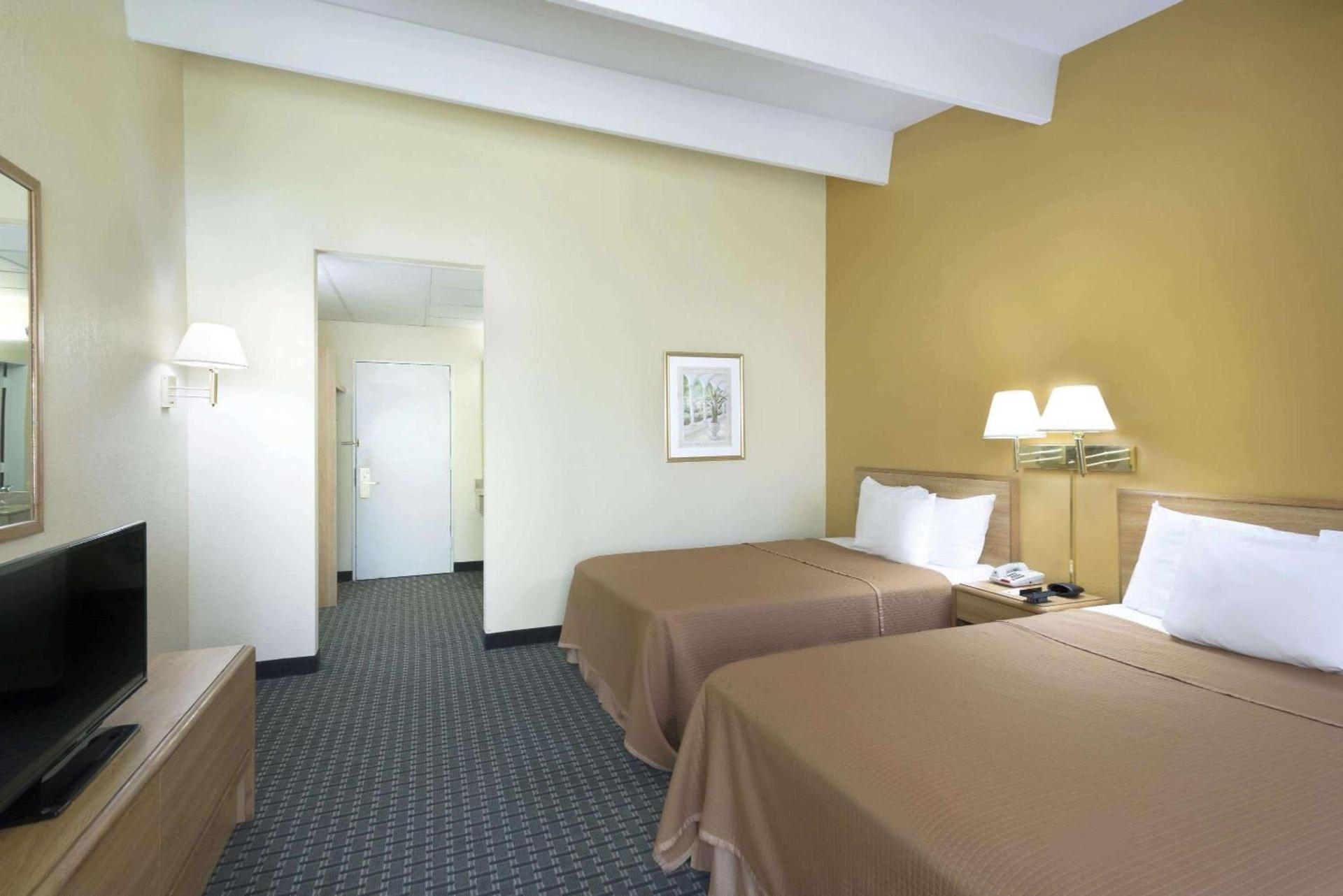 Howard Johnson by Wyndham Newburgh photo 9