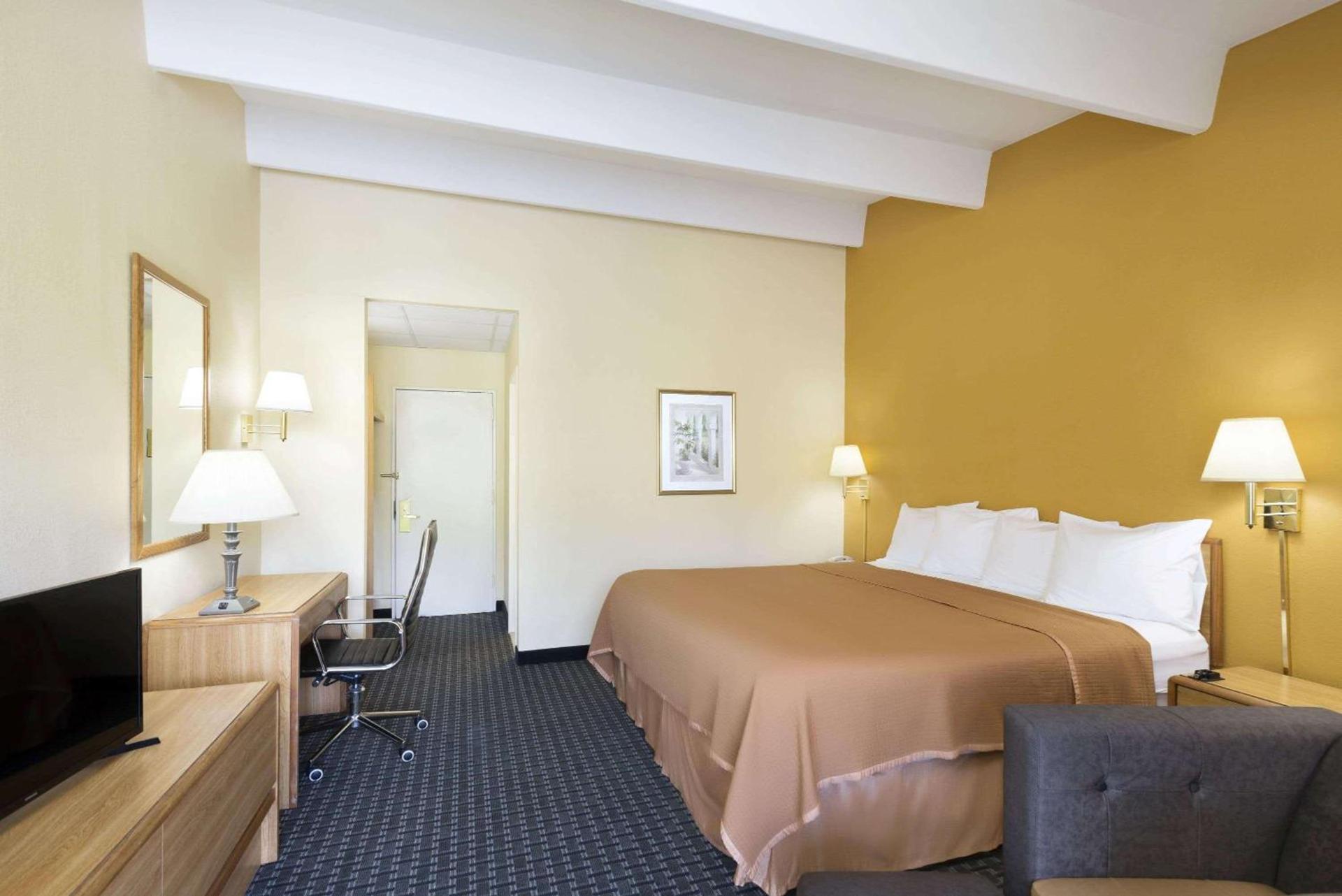 Howard Johnson by Wyndham Newburgh photo 15