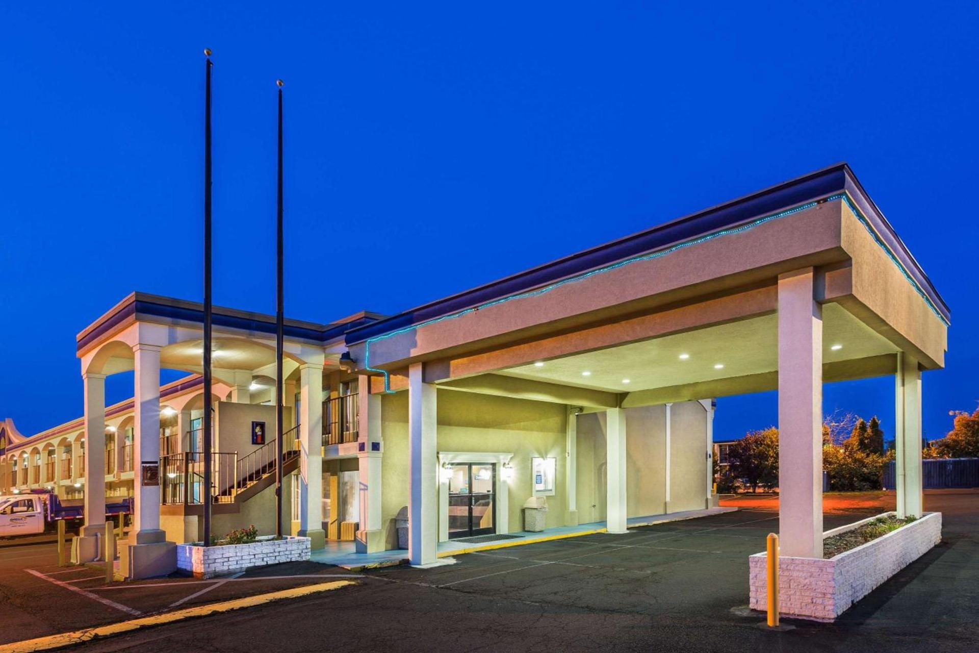 Days Inn by Wyndham Ashland photo 3