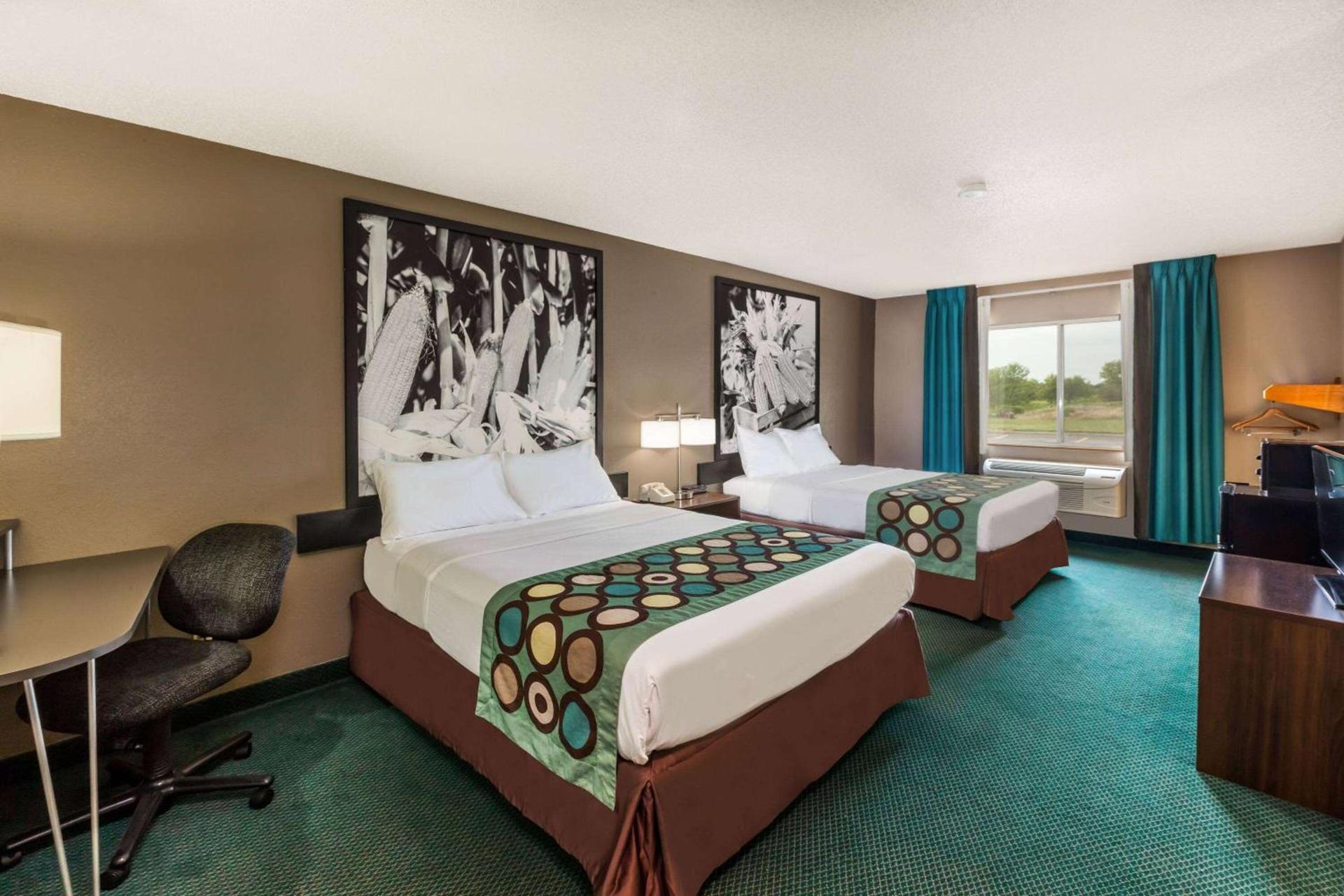 Super 8 by Wyndham Ionia MI photo 8