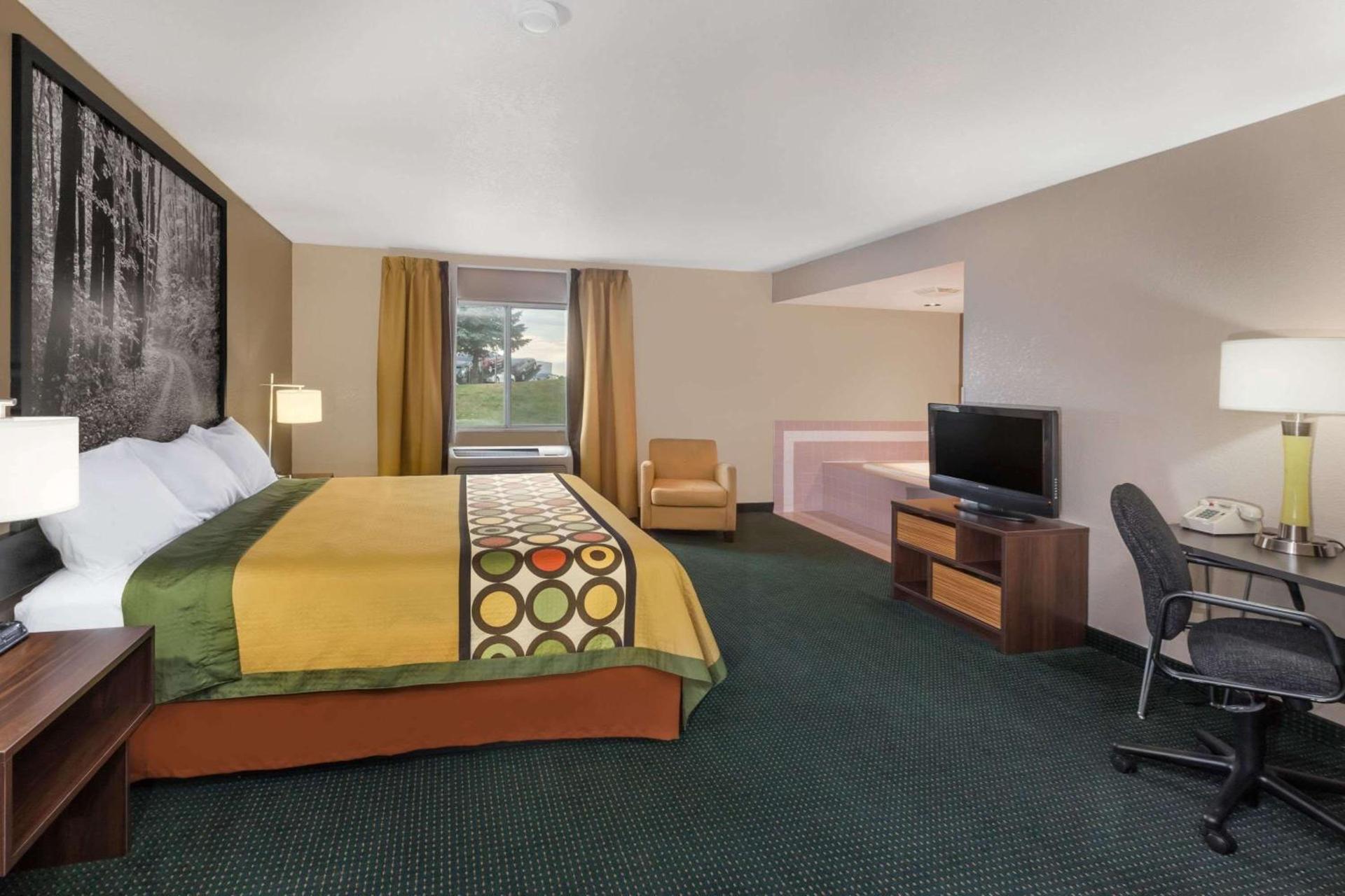 Super 8 by Wyndham Ionia MI photo 7