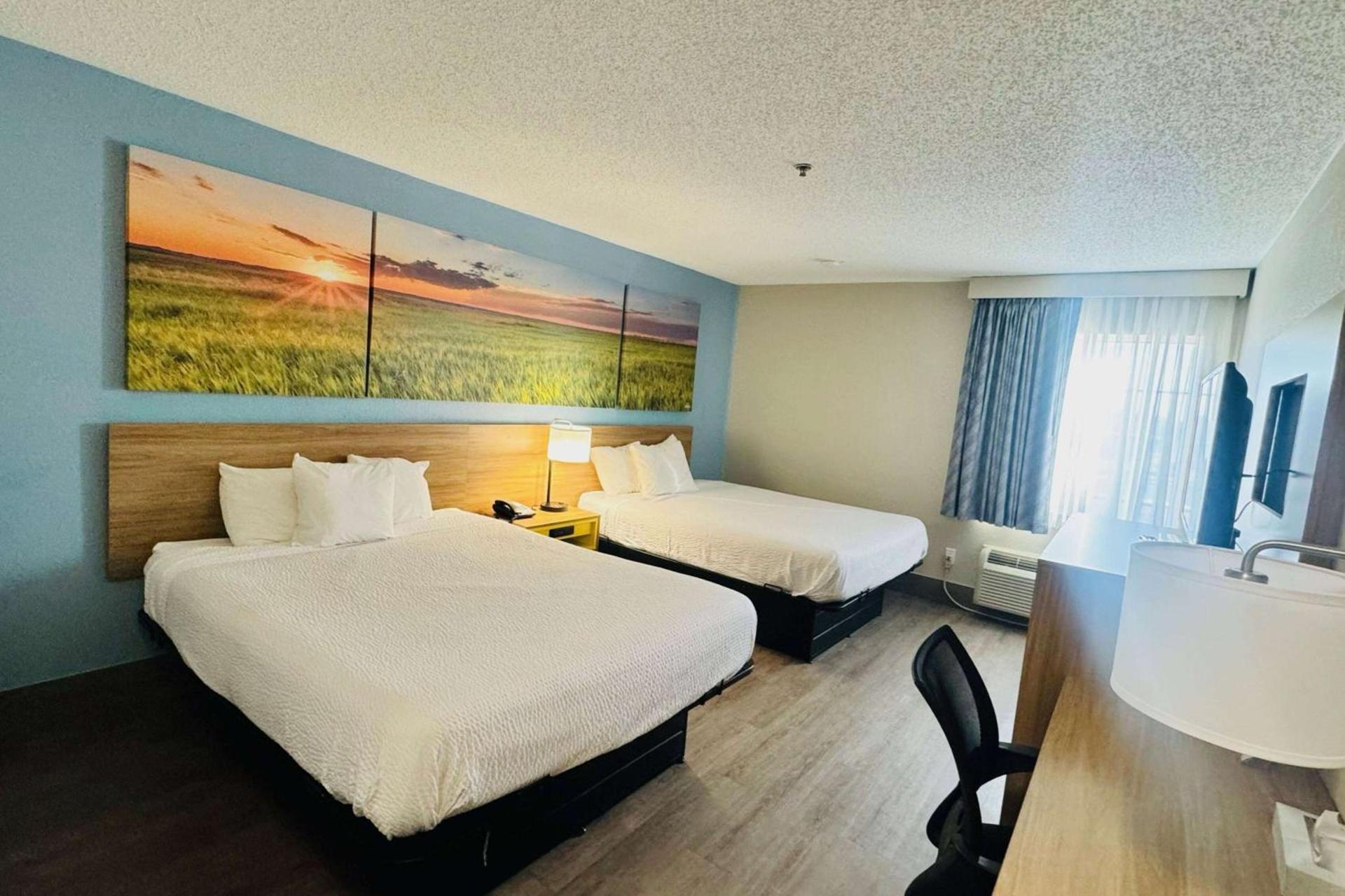 Days Inn by Wyndham Shawnee photo 7