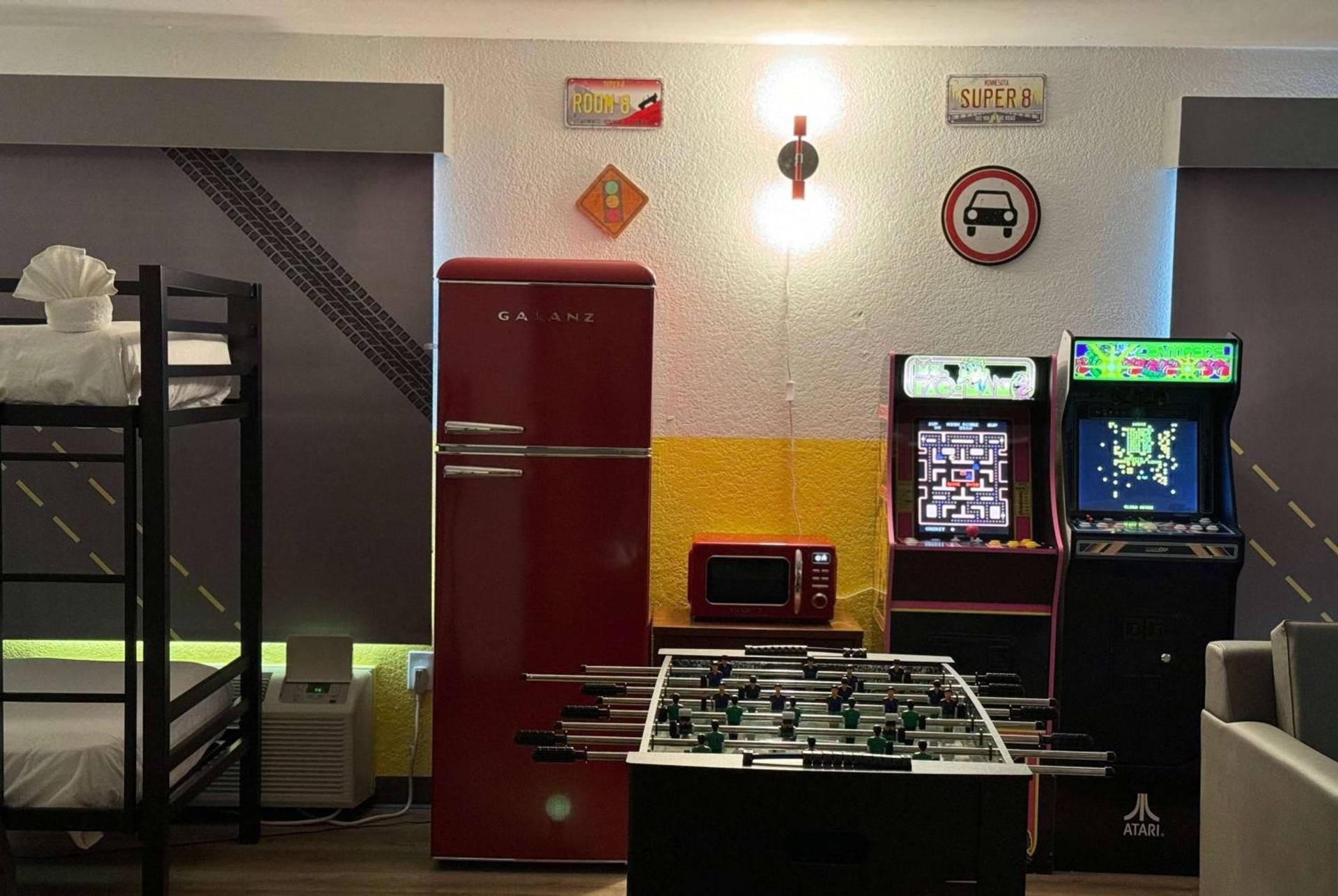 Super 8 by Wyndham Bloomington/Airport photo 14