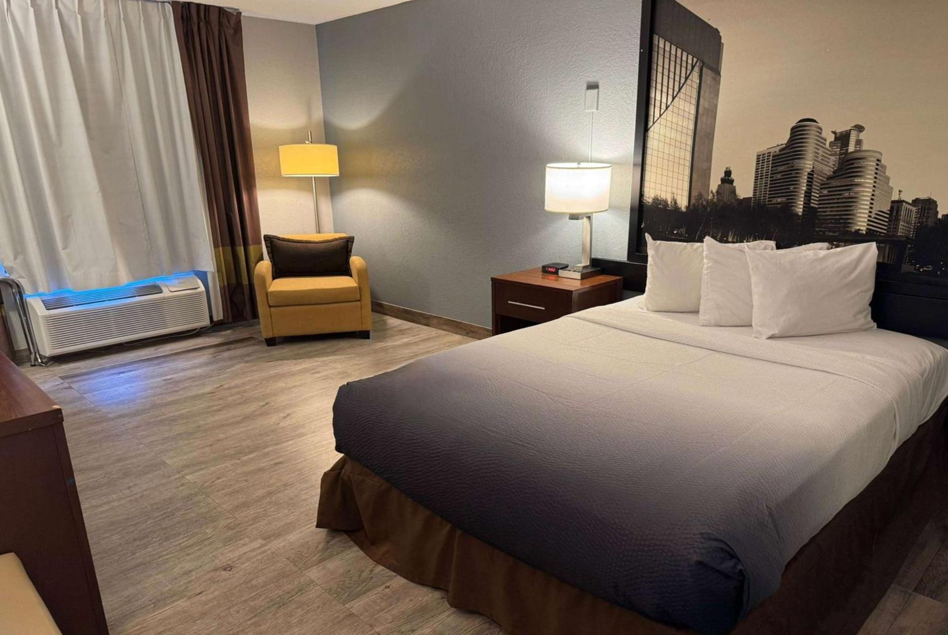 Super 8 by Wyndham Bloomington/Airport photo 25