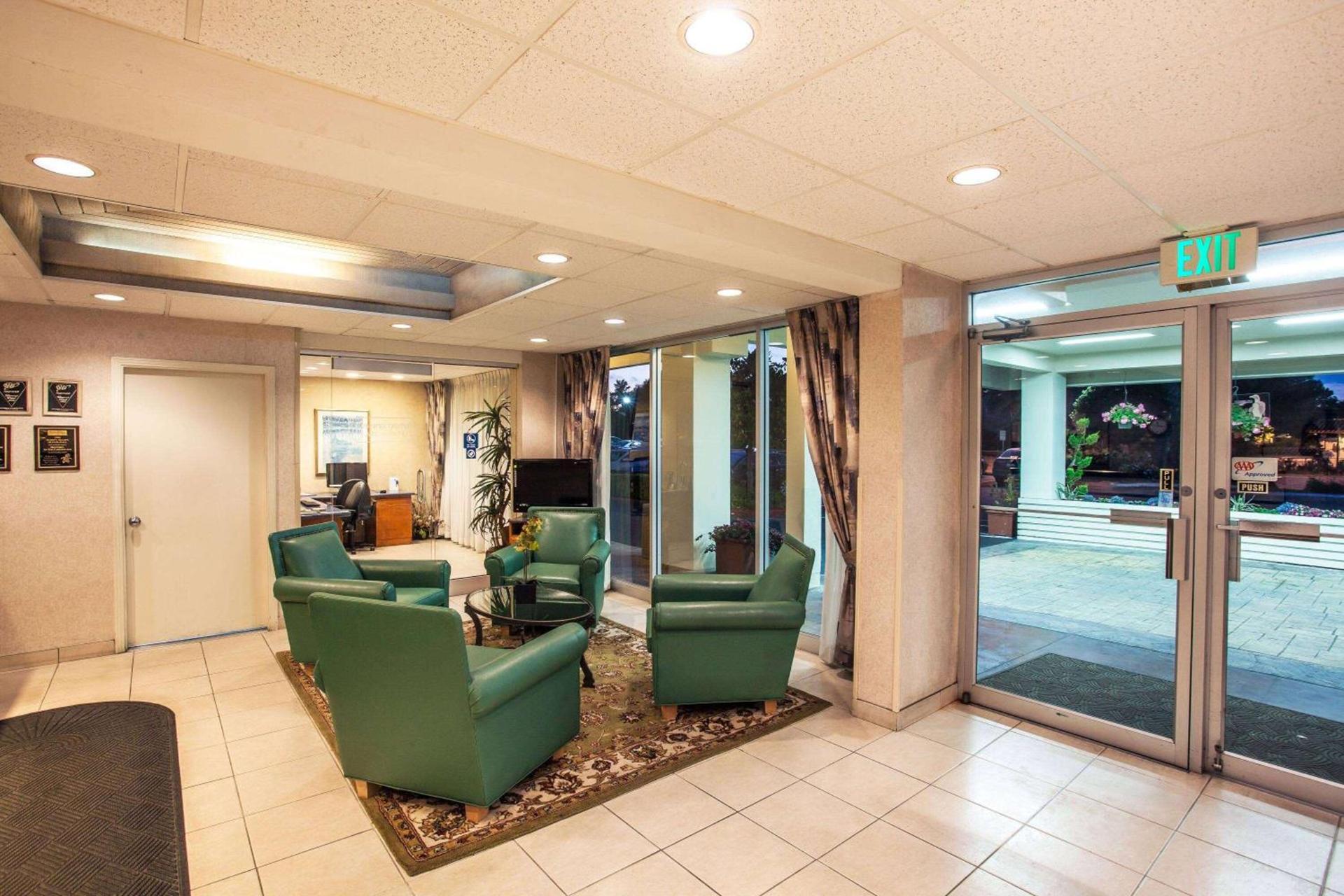 Travelodge by Wyndham Monterey Bay photo 3