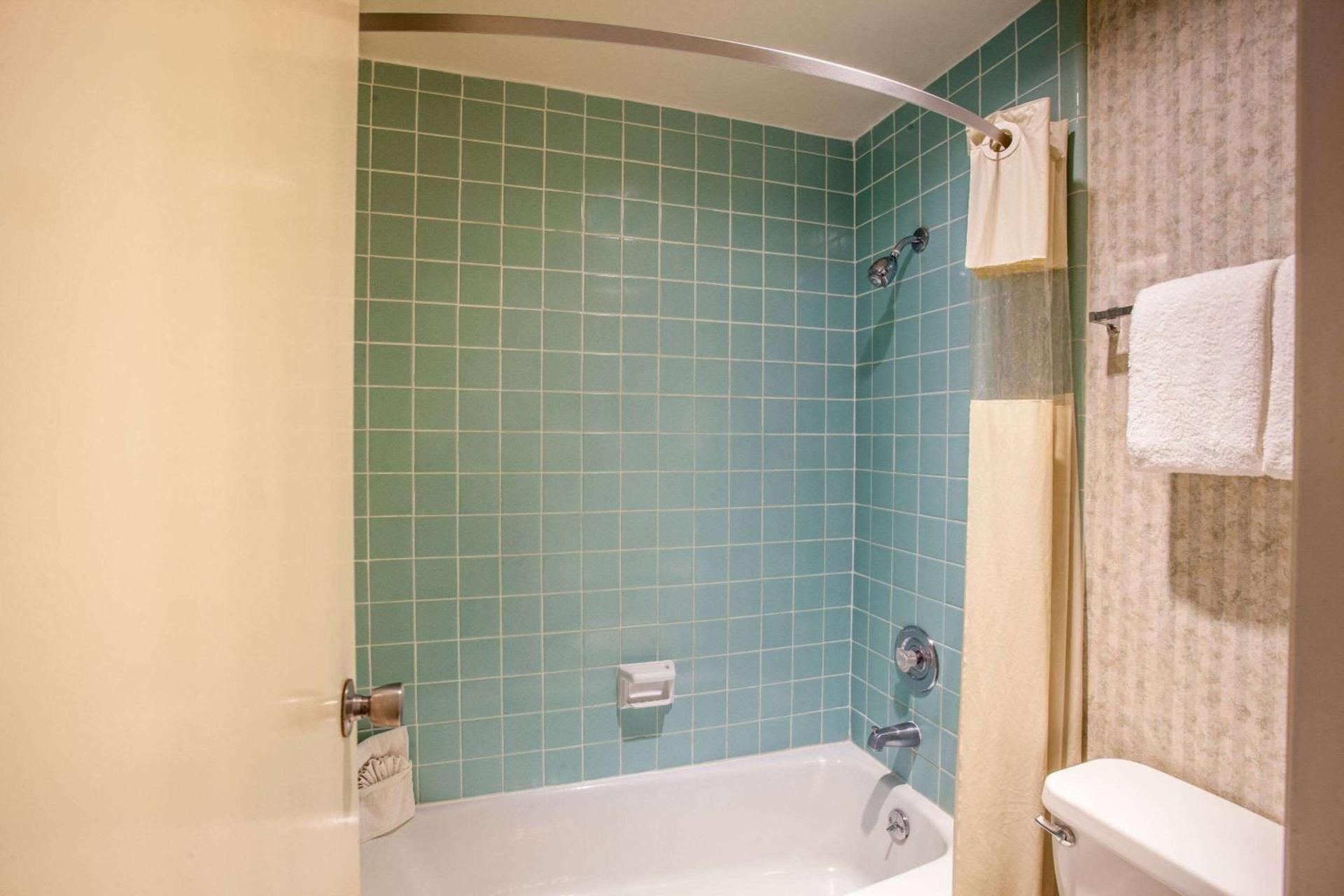 Travelodge by Wyndham Monterey Bay photo 5