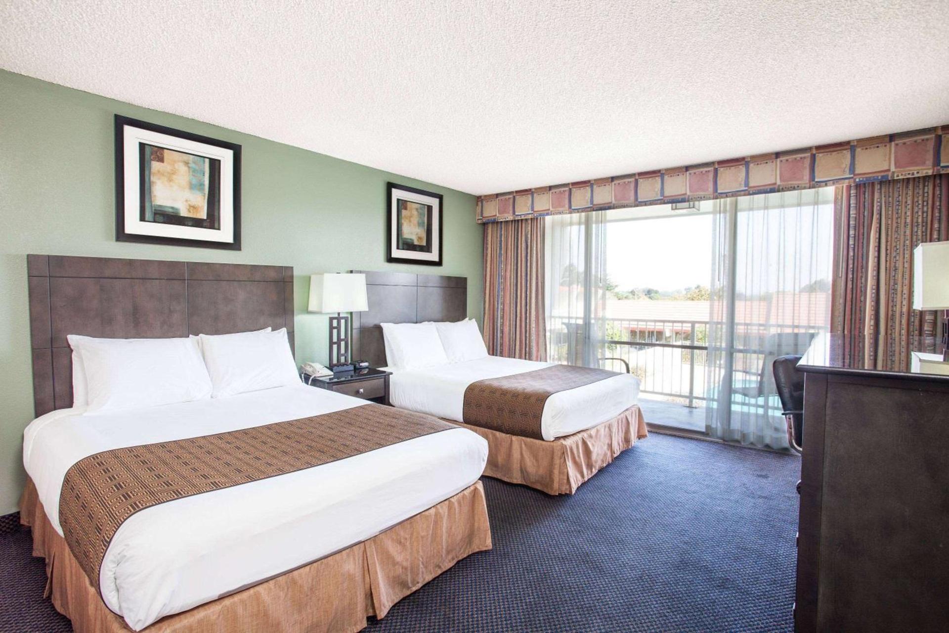 Travelodge by Wyndham Monterey Bay photo 7