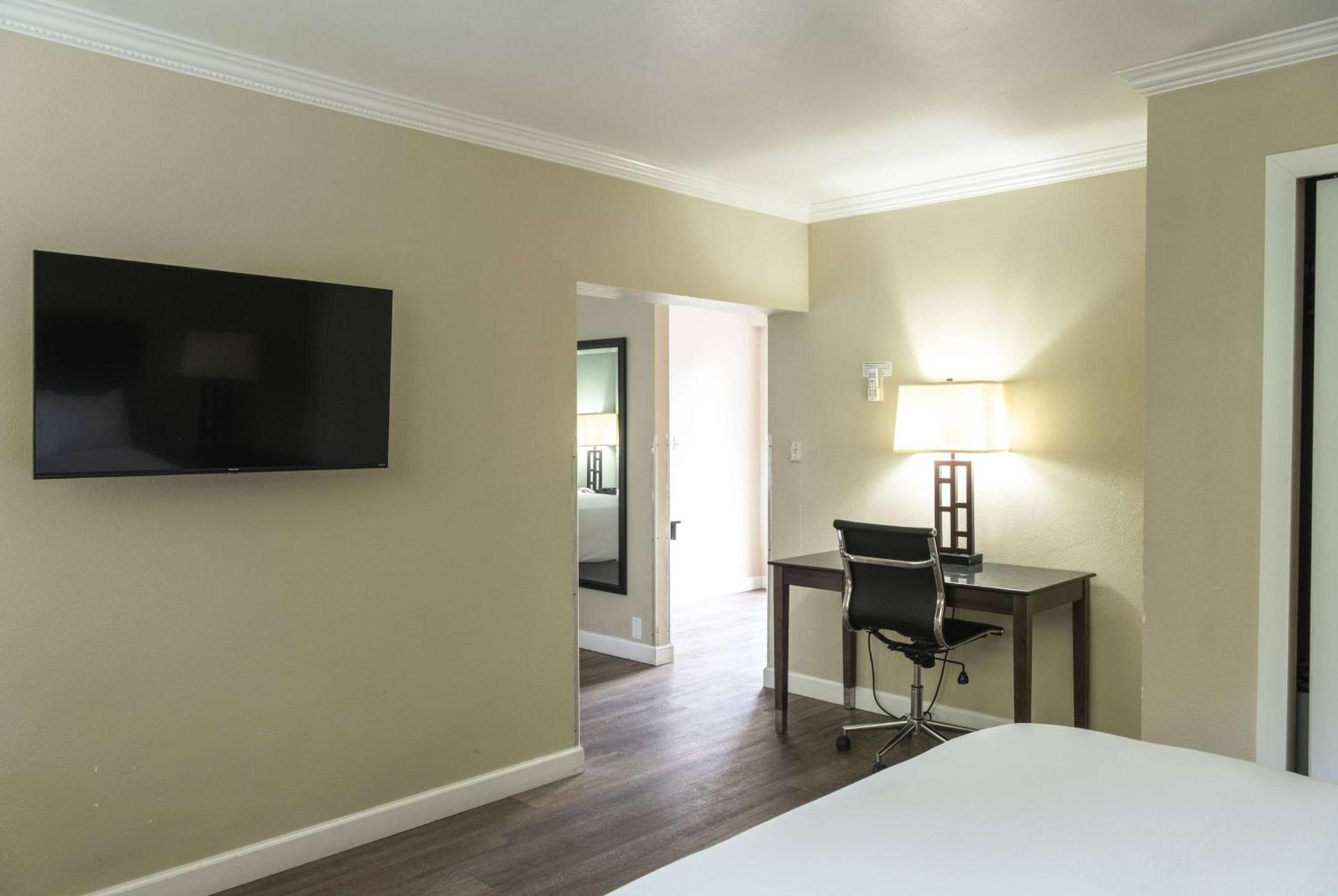 Travelodge by Wyndham Monterey Bay photo 28