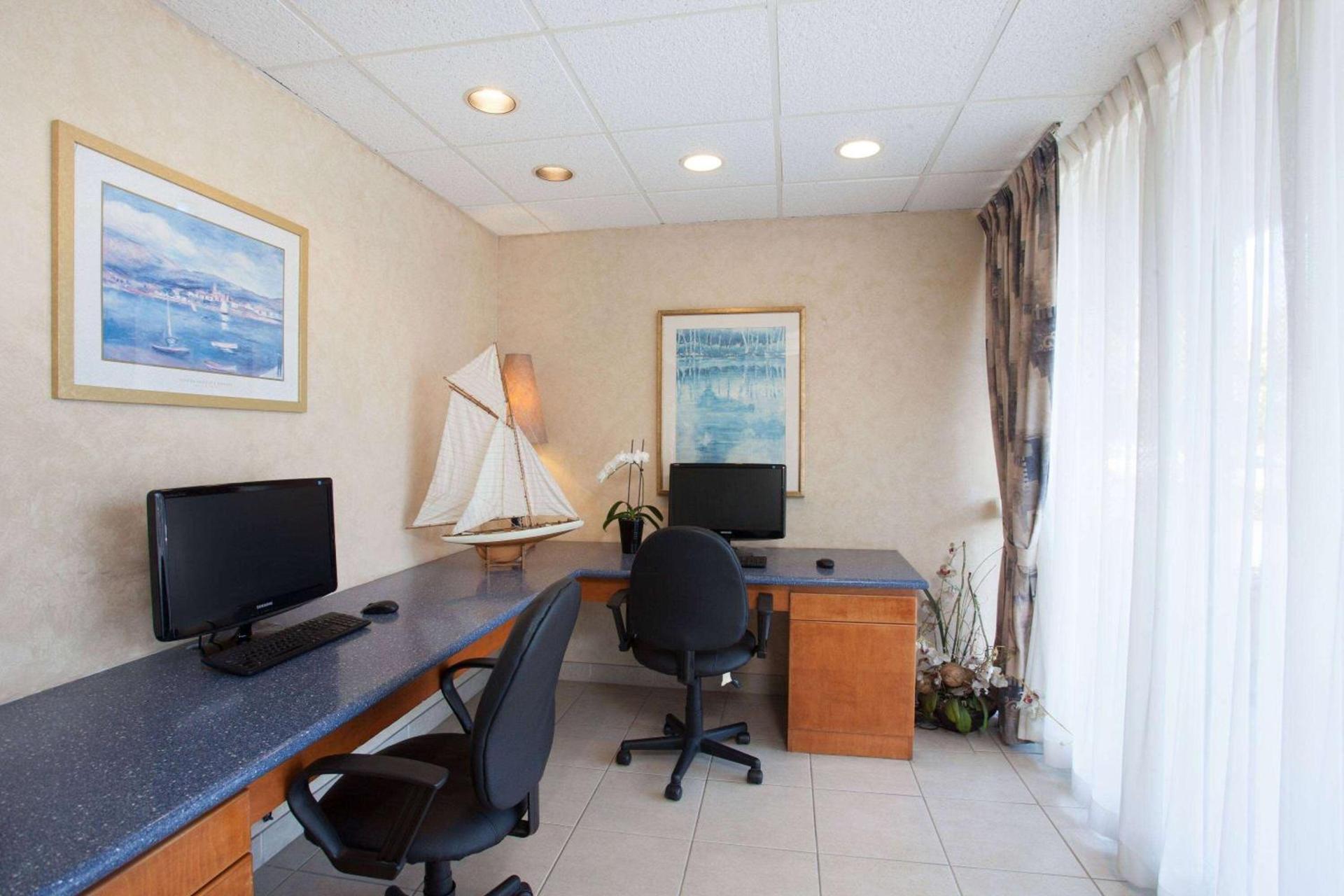 Travelodge by Wyndham Monterey Bay photo 9