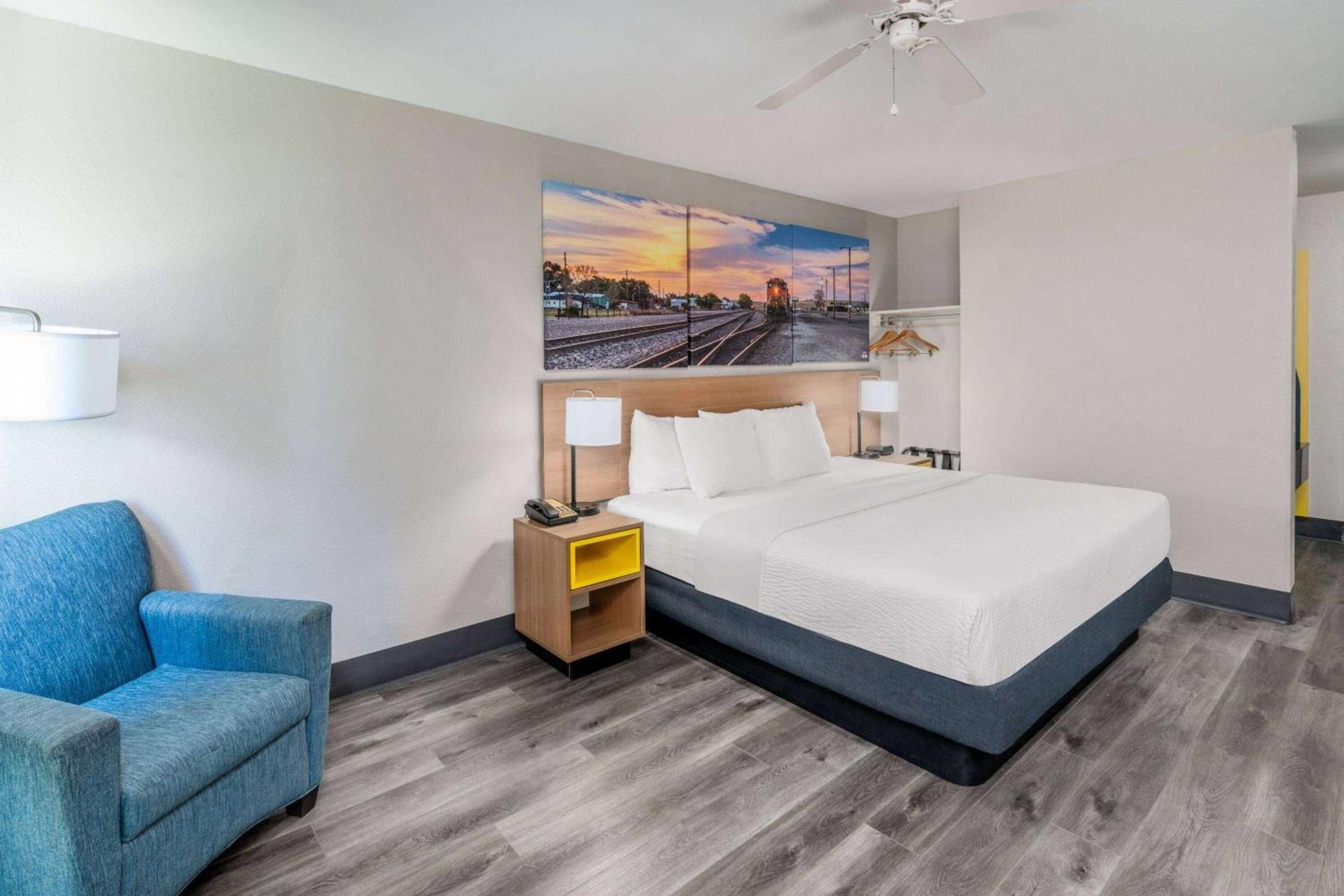 Days Inn by Wyndham Lamar photo 8