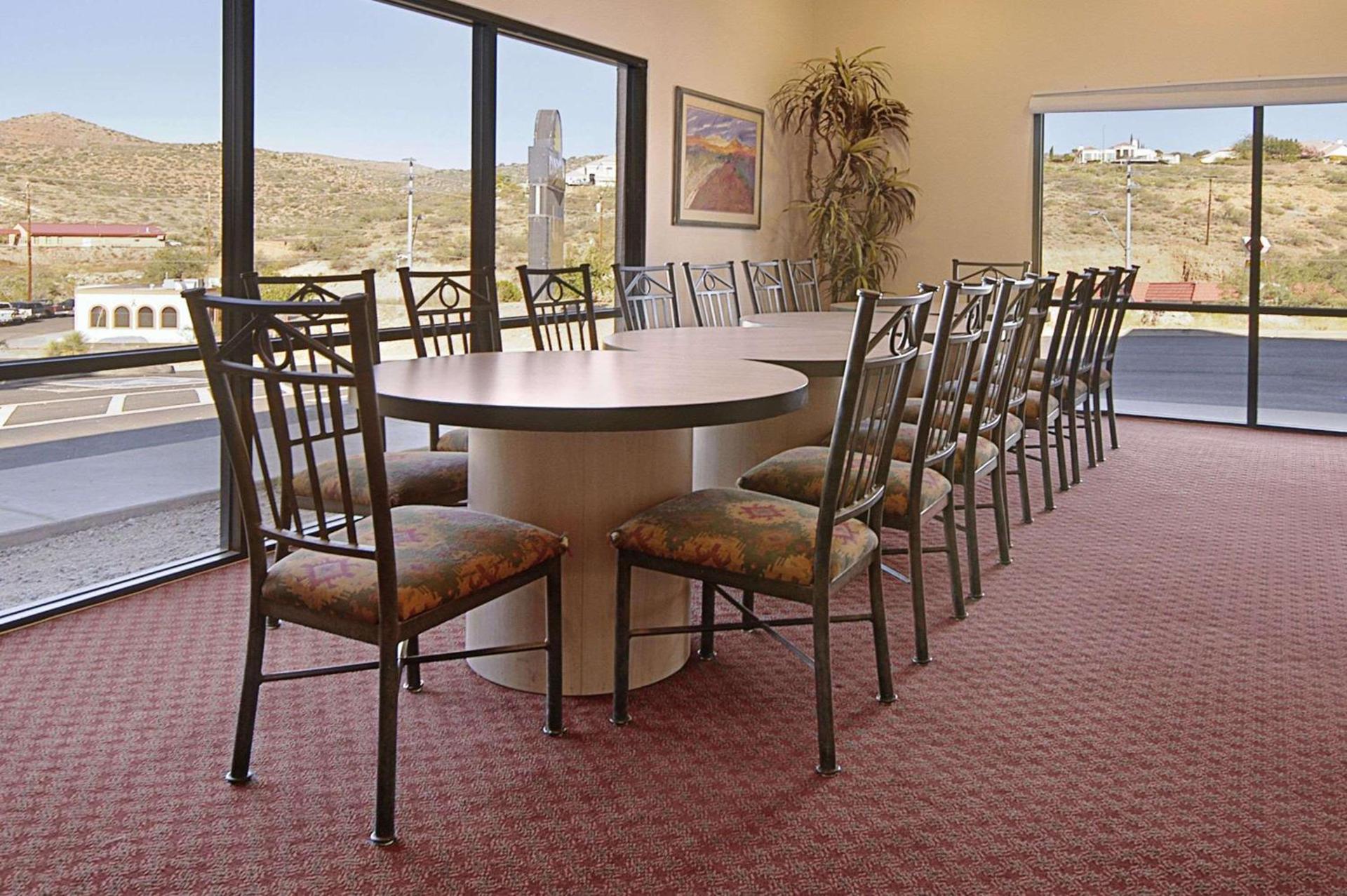 Days Inn by Wyndham Globe photo 55
