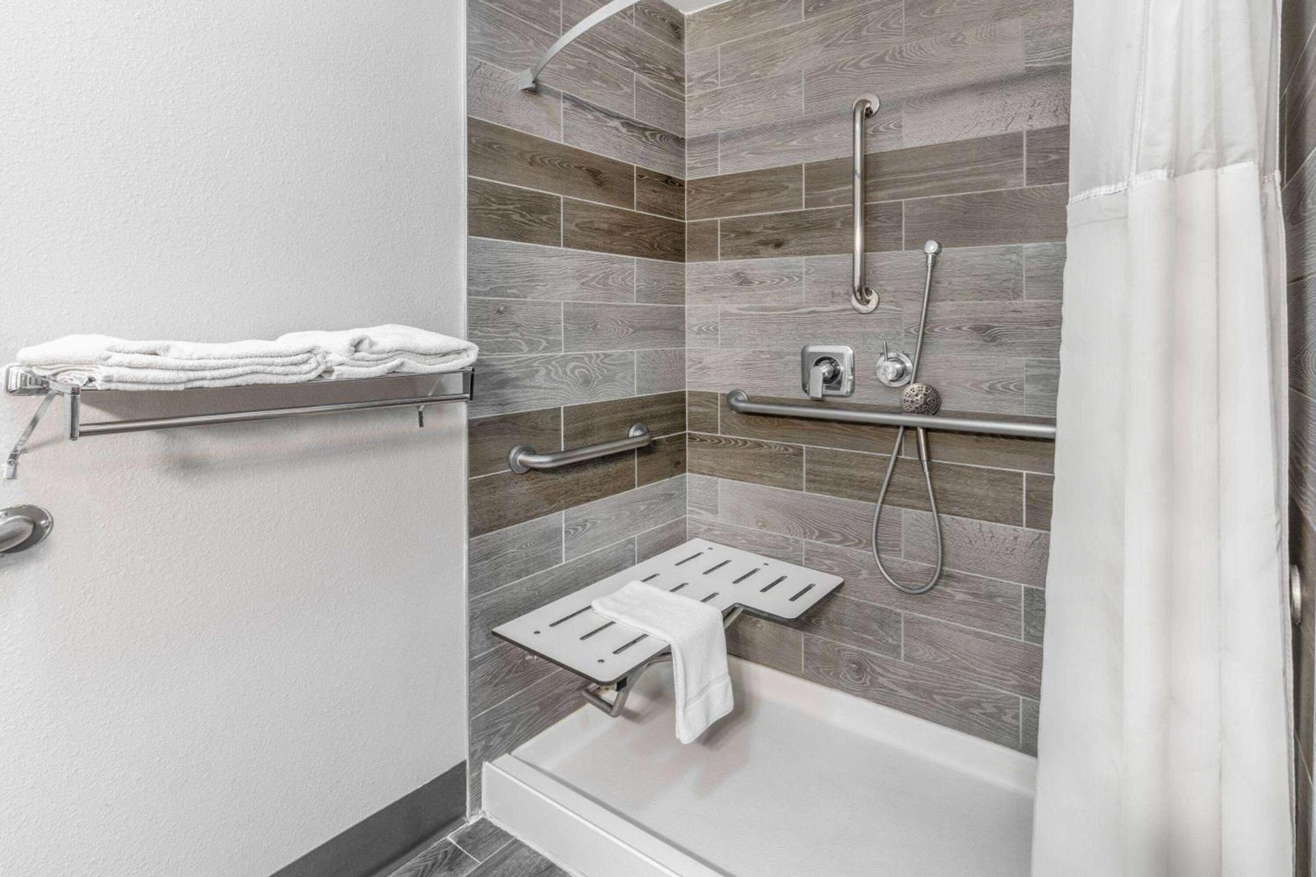 Days Inn by Wyndham Lamar photo 17