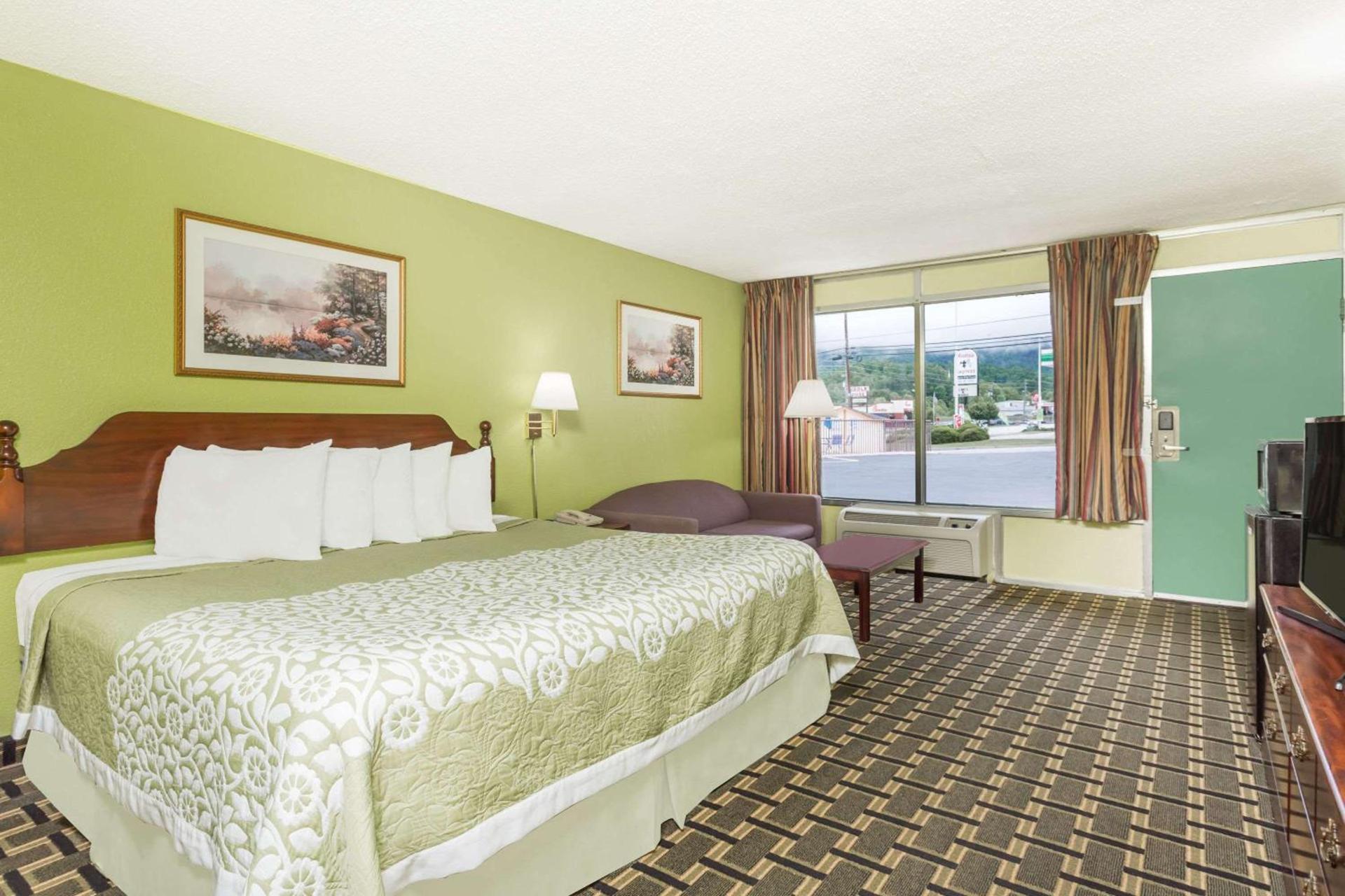 Days Inn by Wyndham Clayton photo 63