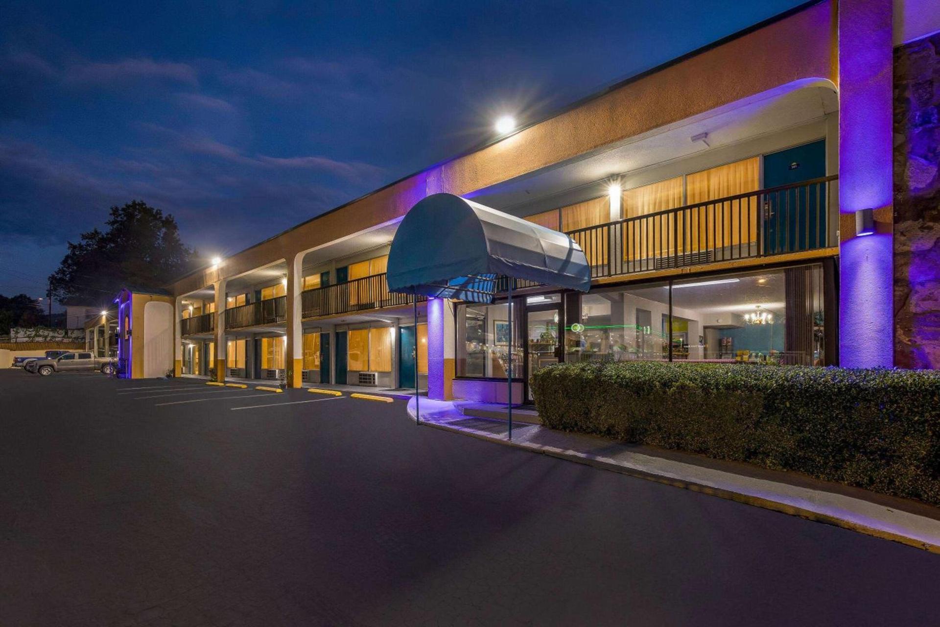 Days Inn by Wyndham Clayton photo 5