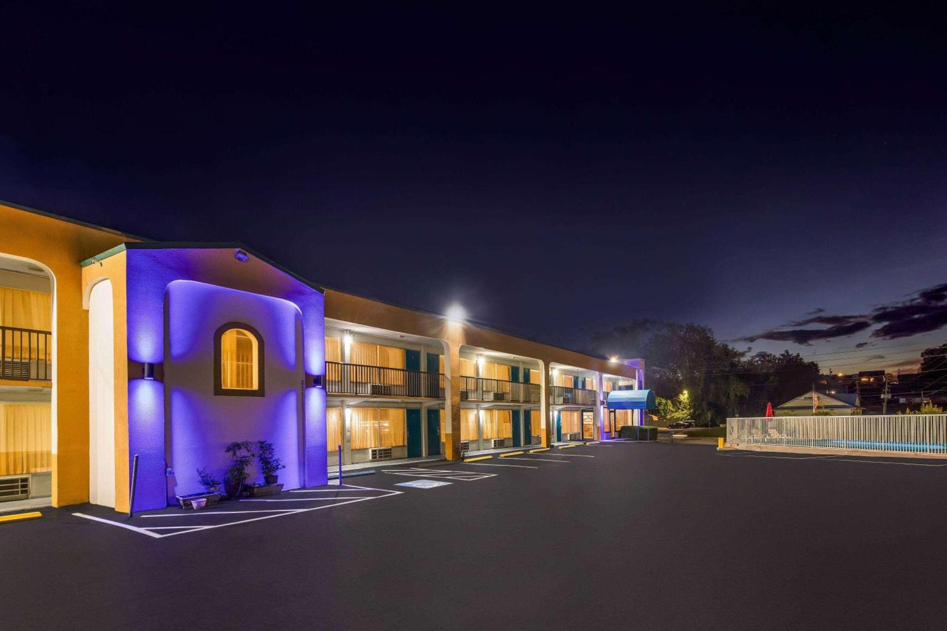 Days Inn by Wyndham Clayton photo 7