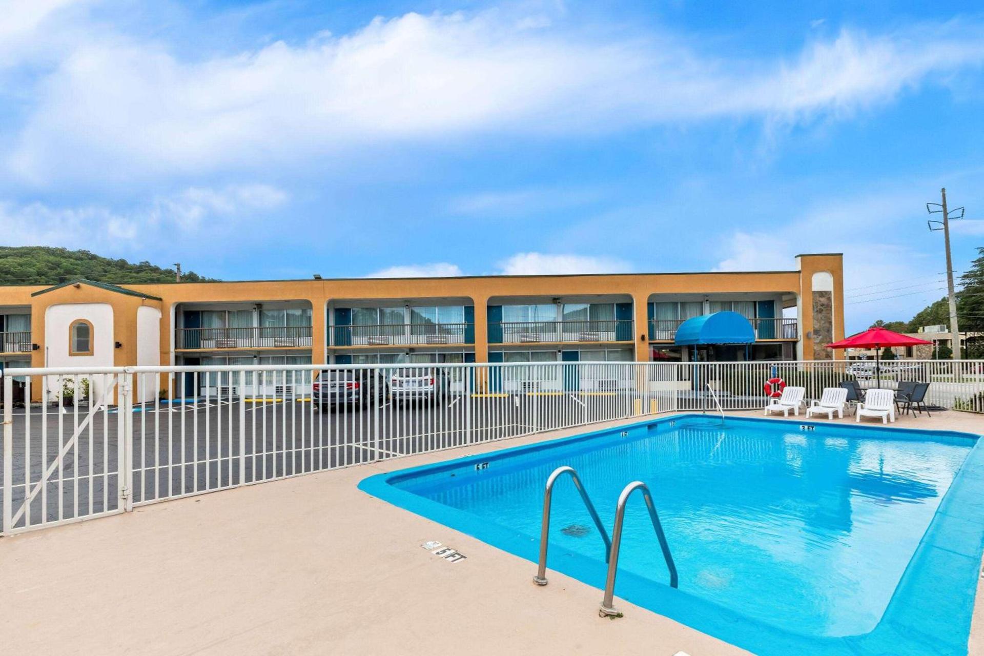 Days Inn by Wyndham Clayton photo 11