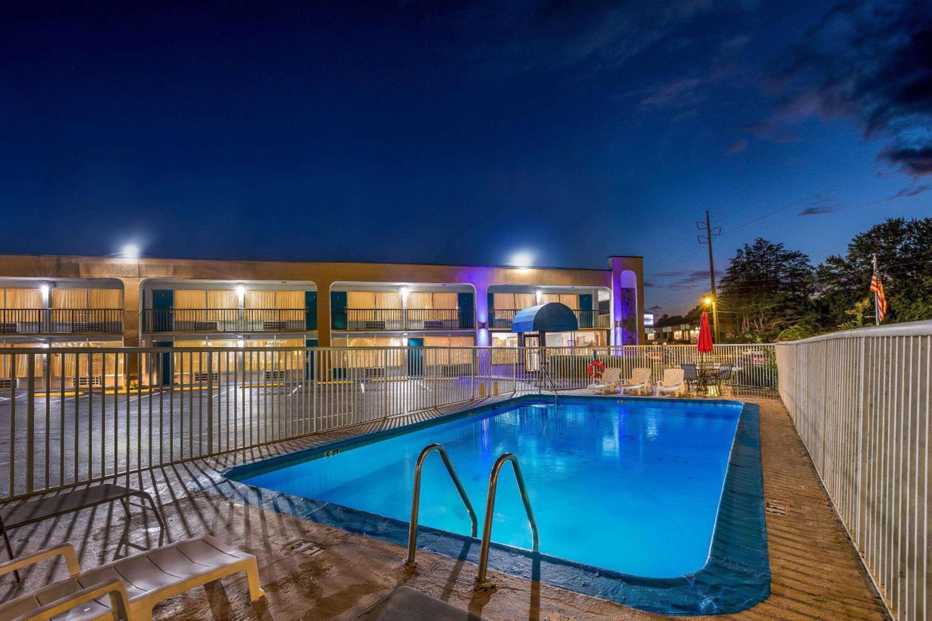 Days Inn by Wyndham Clayton photo 10