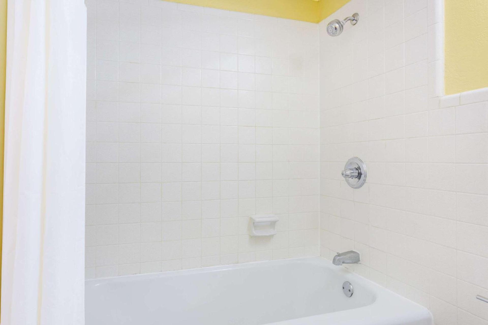 Days Inn by Wyndham Clayton photo 16