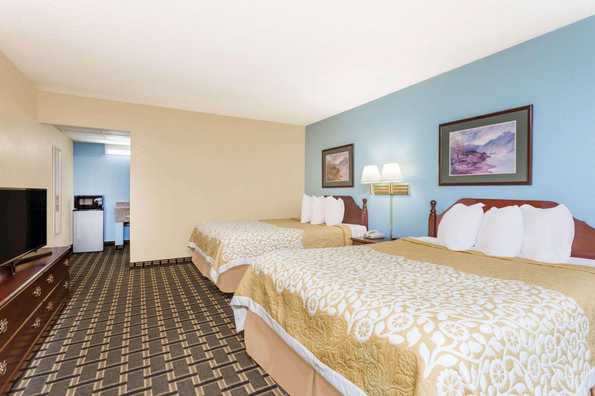 Days Inn by Wyndham Clayton photo 19