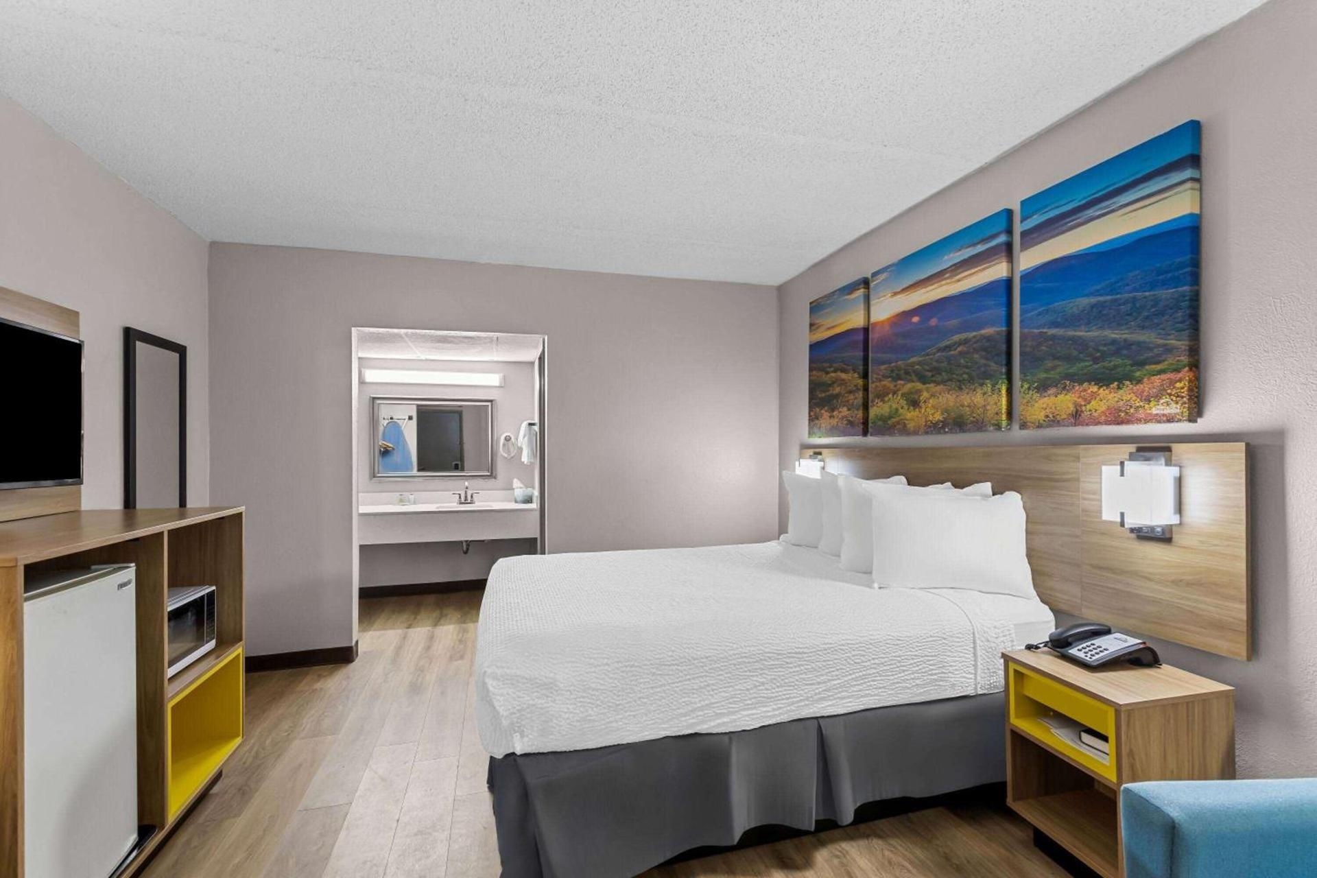 Days Inn by Wyndham Clayton photo 37