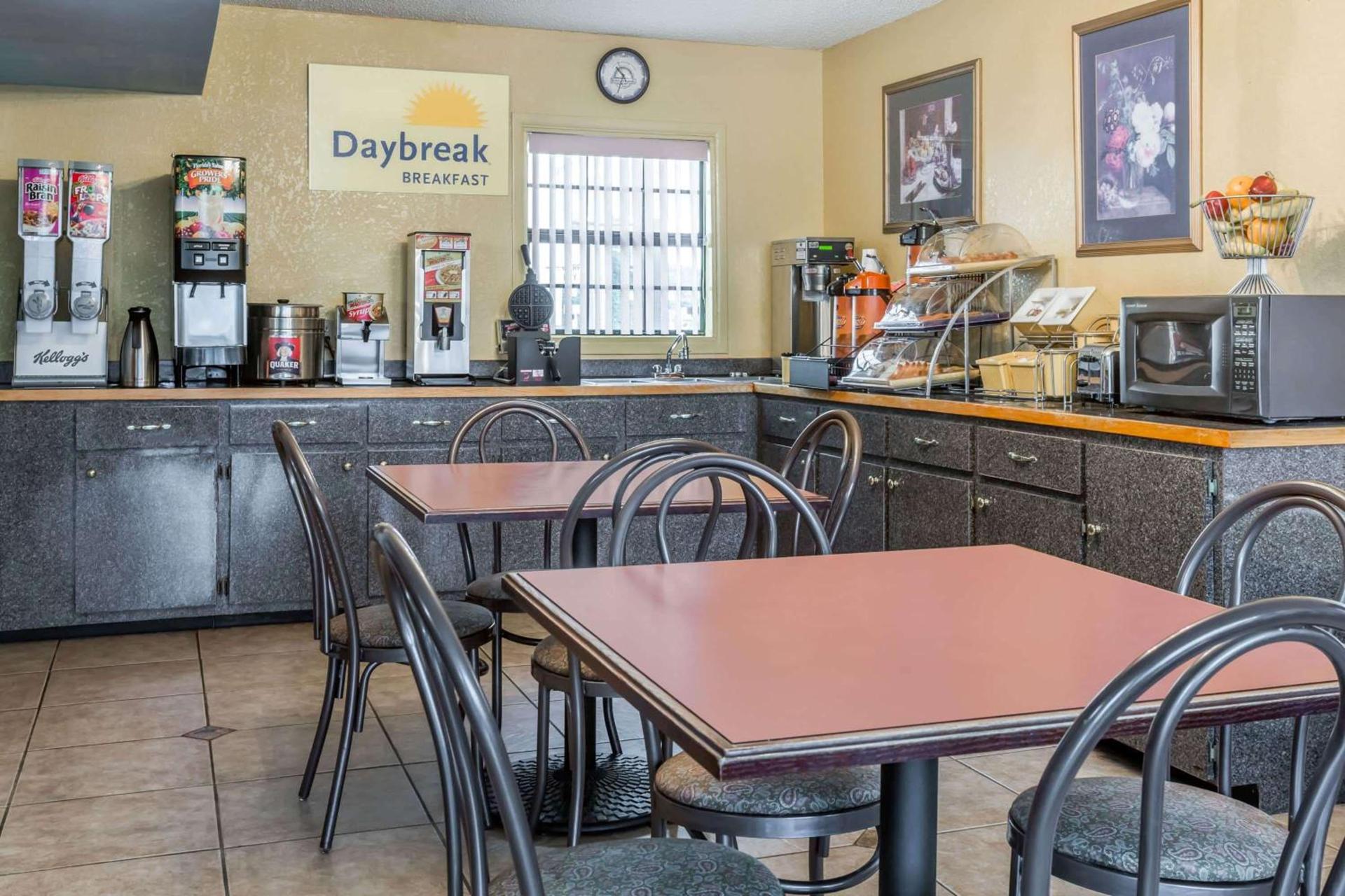 Days Inn by Wyndham Clayton photo 39