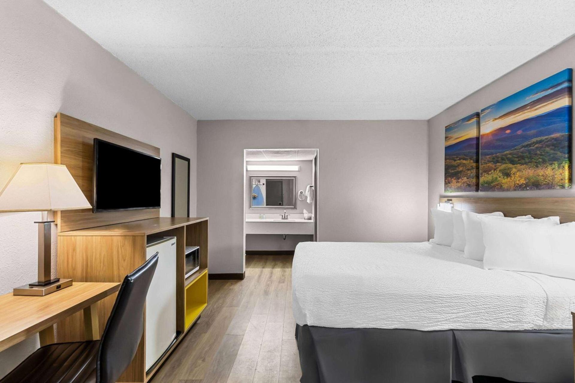 Days Inn by Wyndham Clayton photo 36