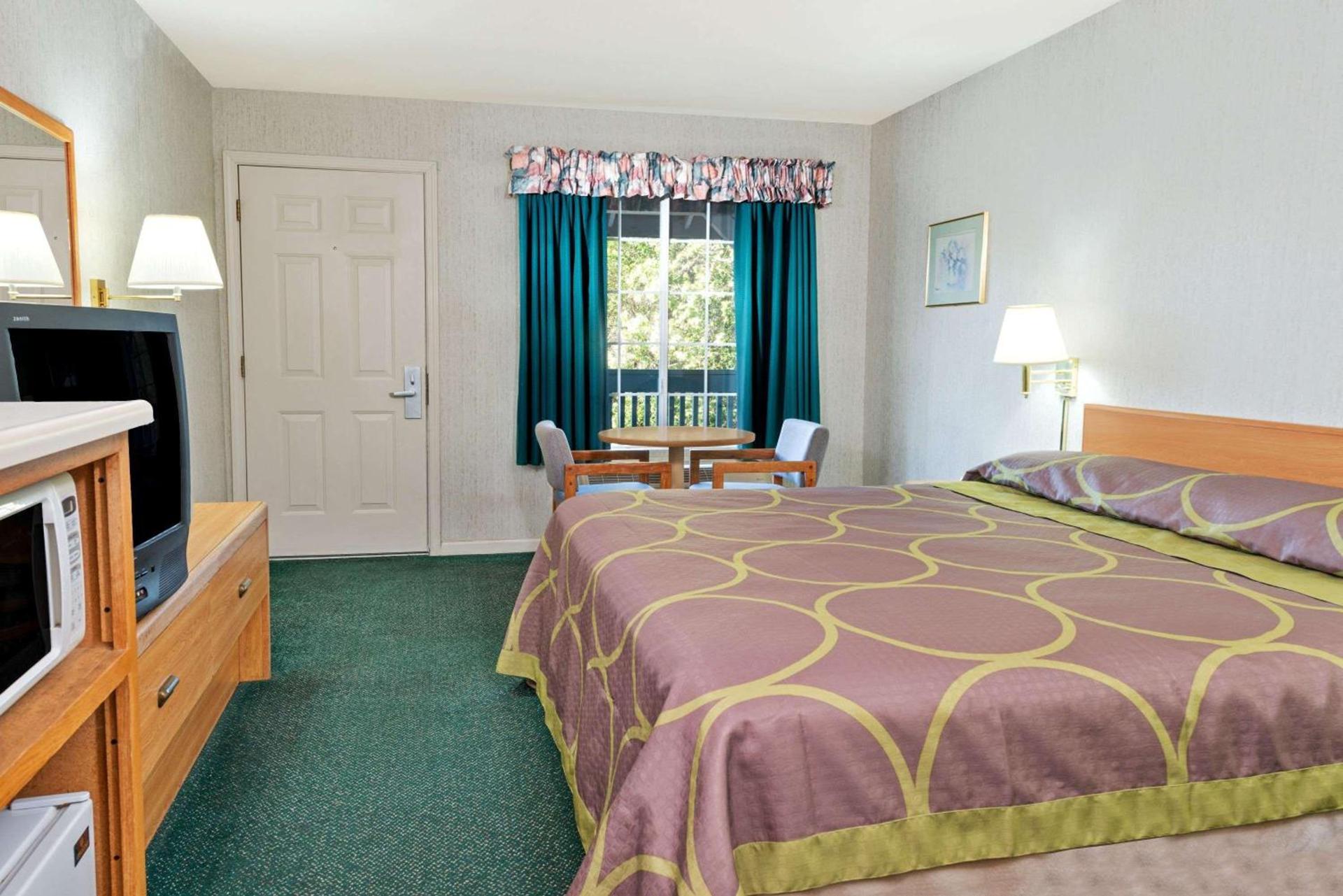 Super 8 by Wyndham Auburn photo 37