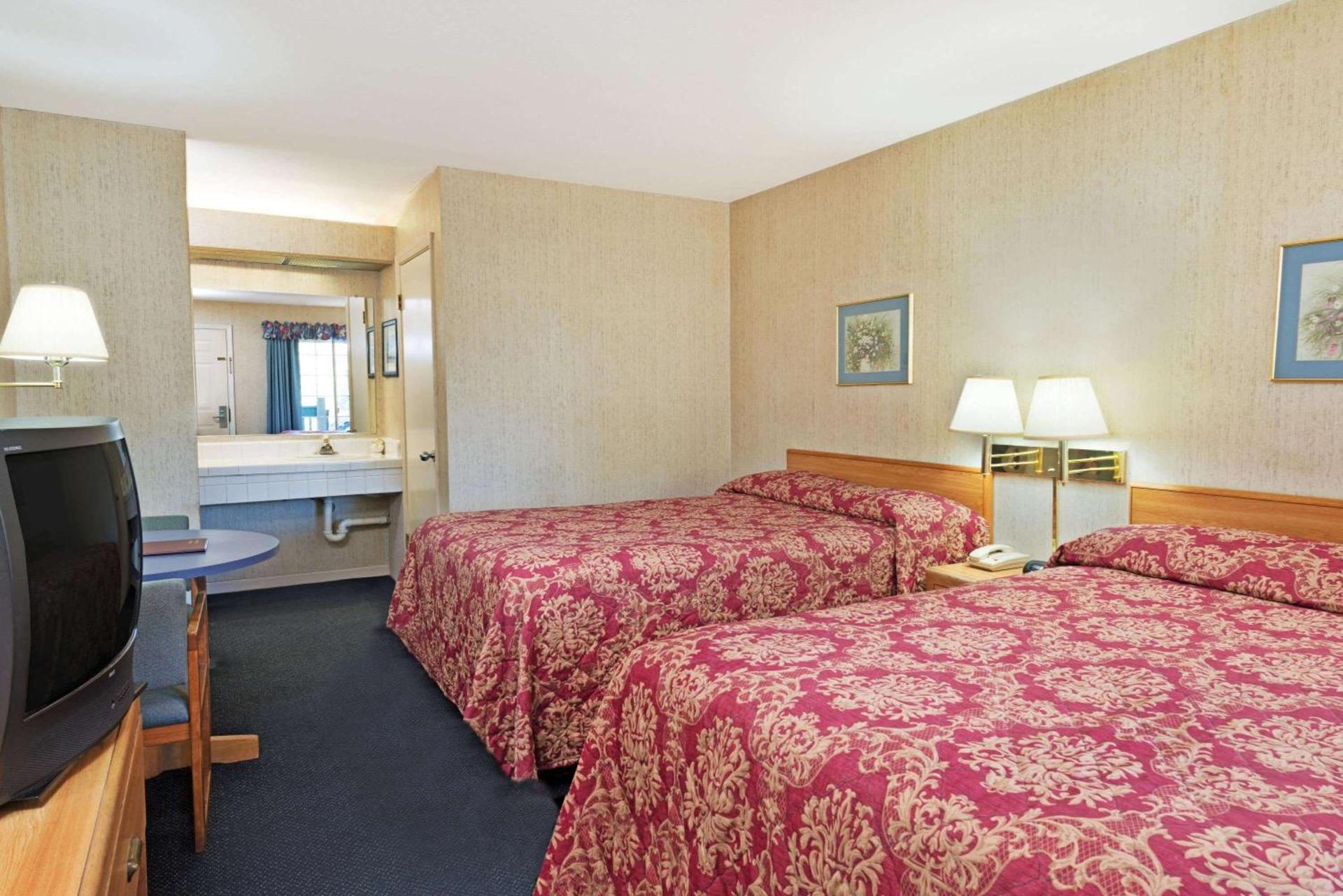 Super 8 by Wyndham Auburn photo 38