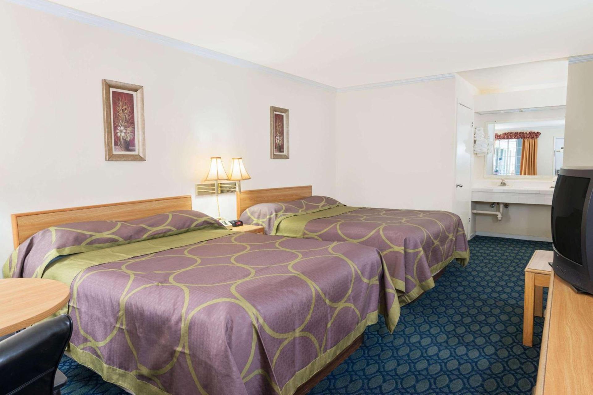 Super 8 by Wyndham Auburn photo 40