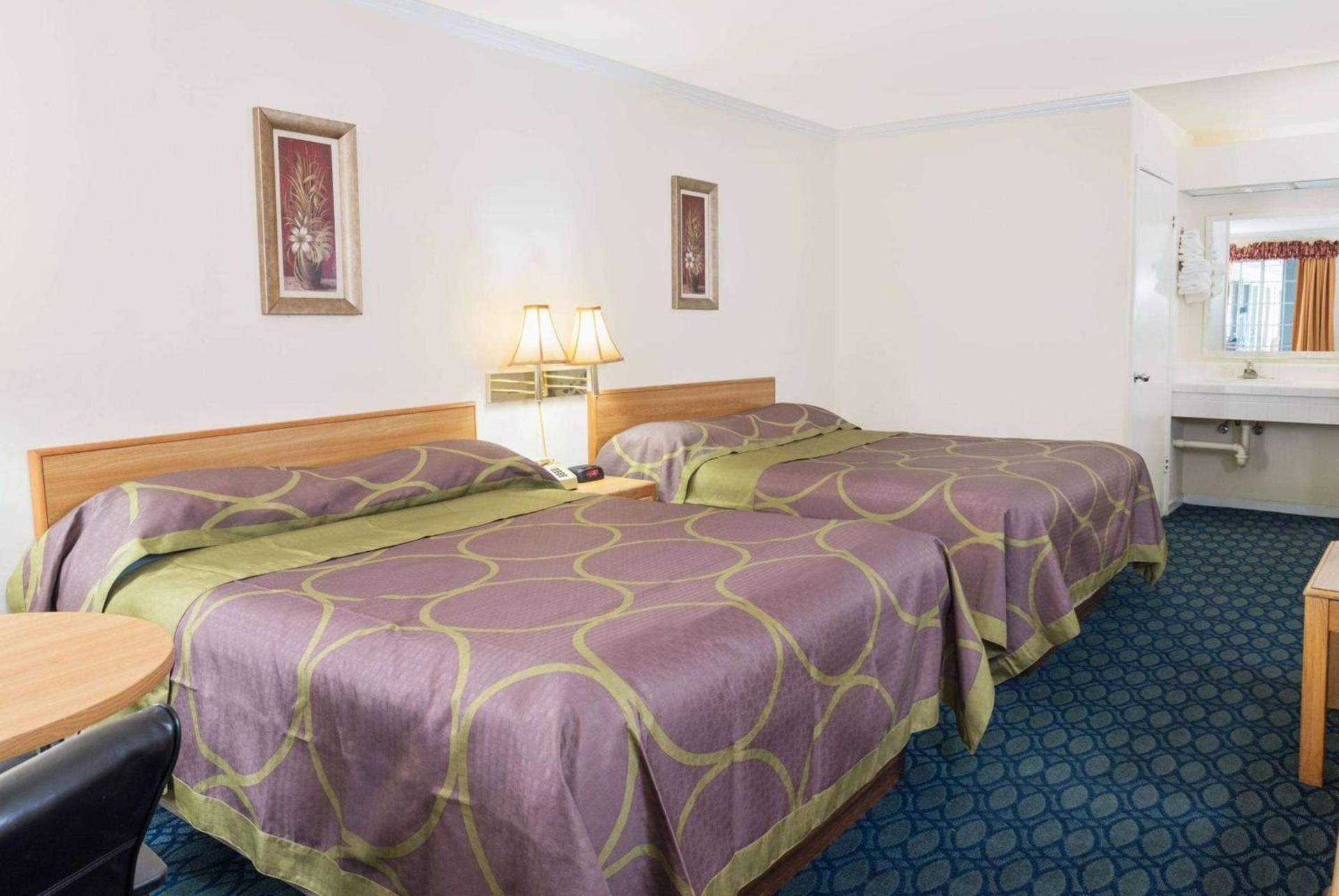 Super 8 by Wyndham Auburn photo 3