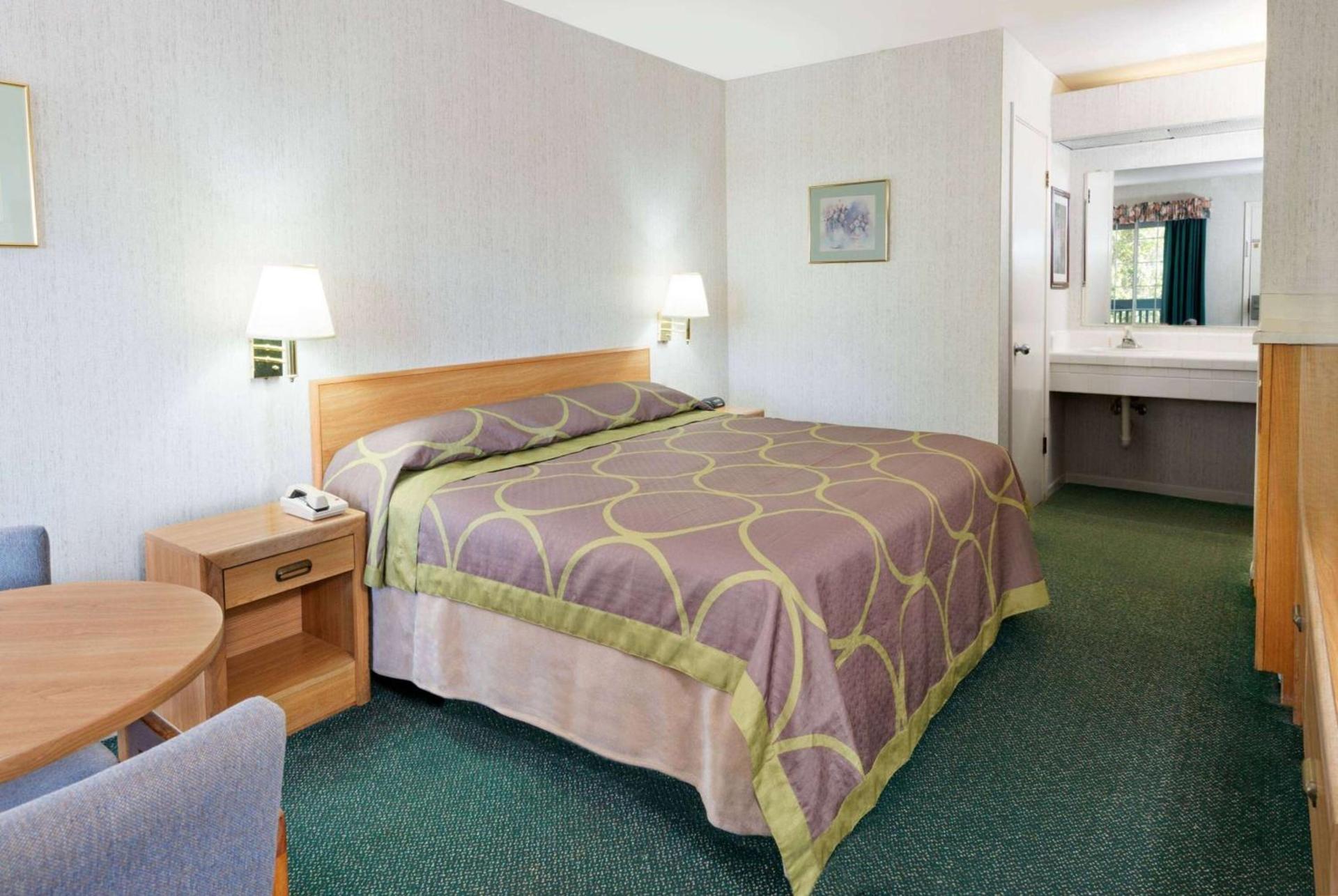 Super 8 by Wyndham Auburn photo 46