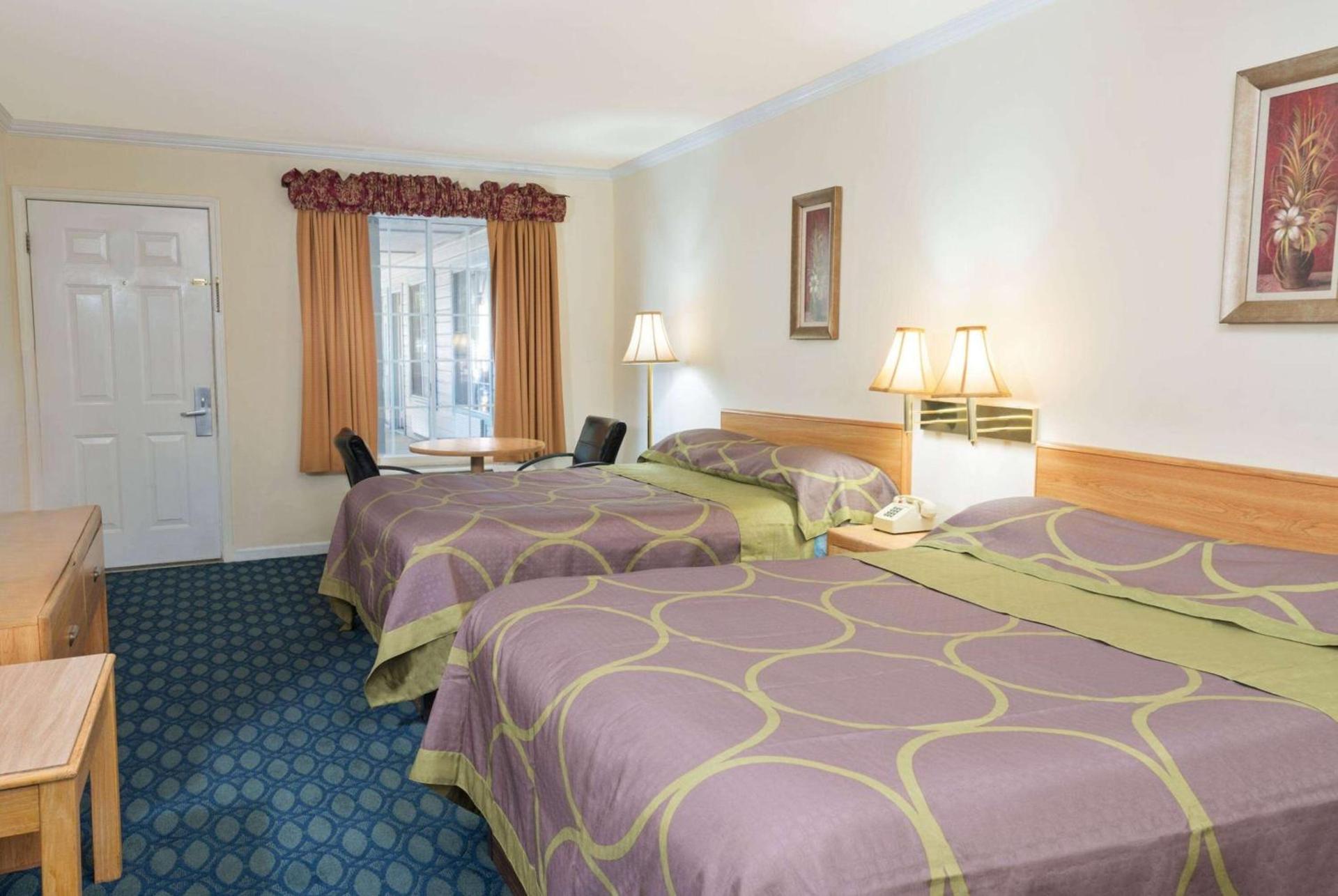 Super 8 by Wyndham Auburn photo 4