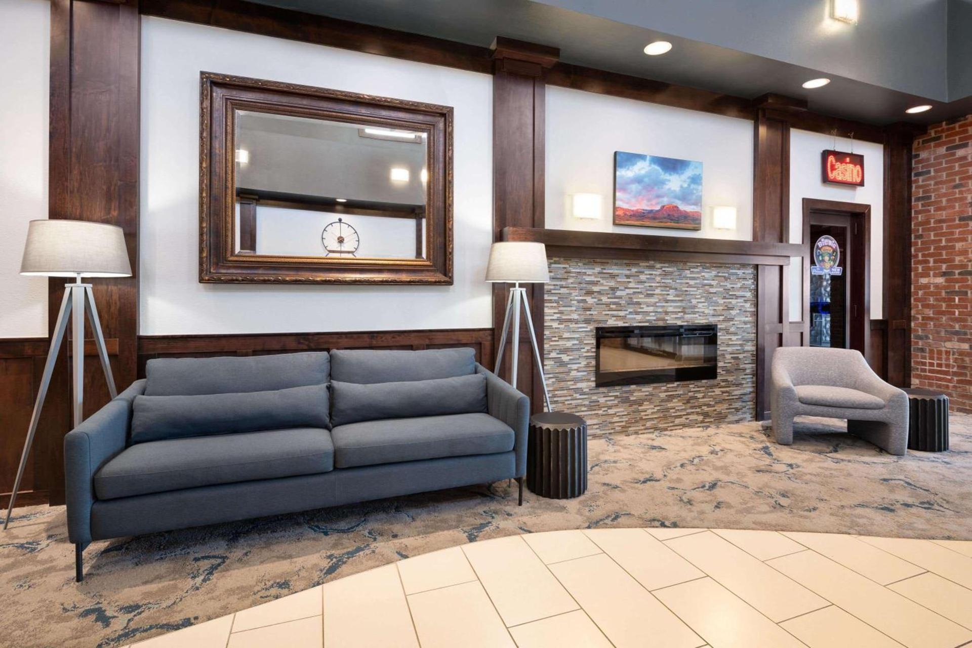 Super 8 by Wyndham Conrad photo 6