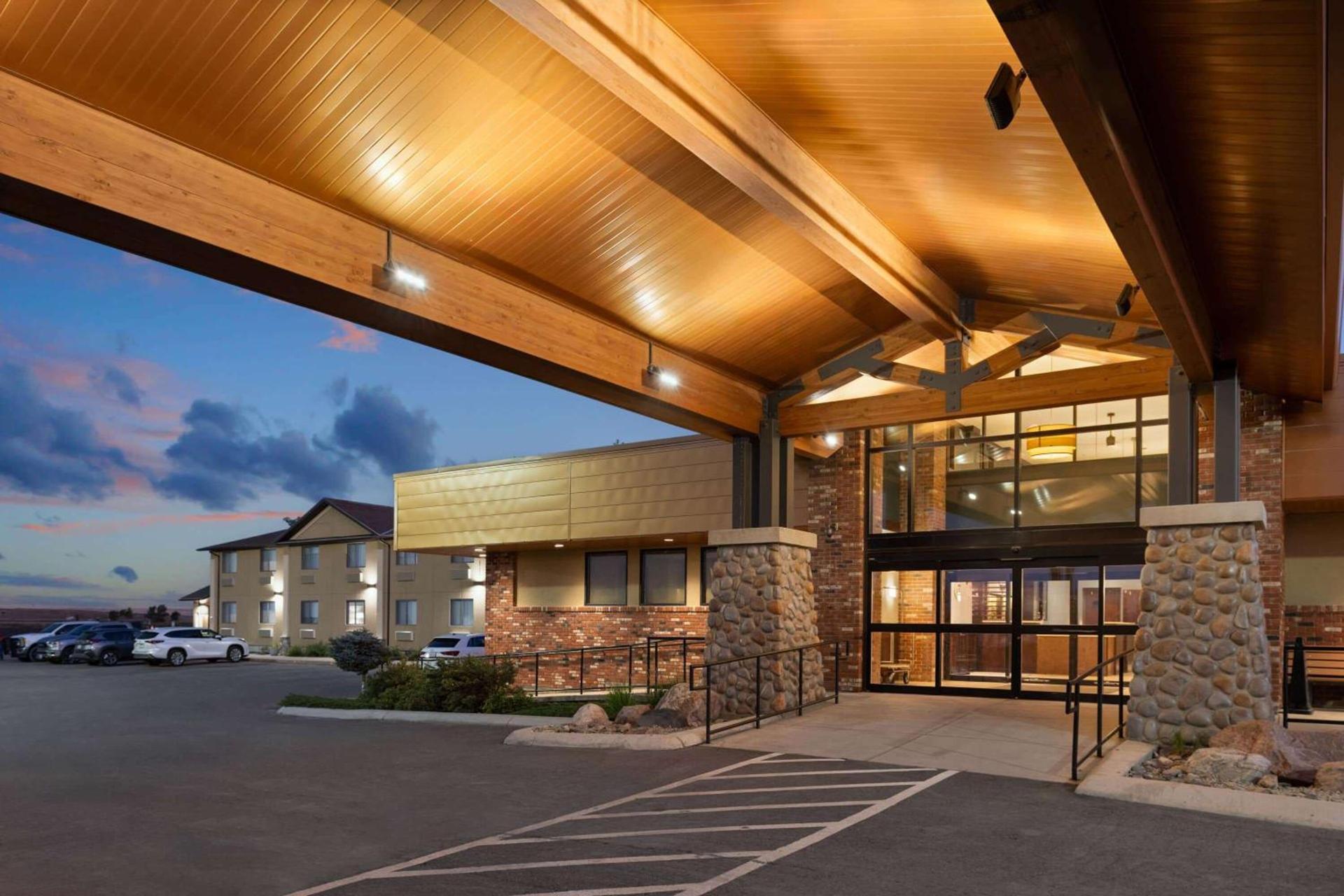 Super 8 by Wyndham Conrad photo 3