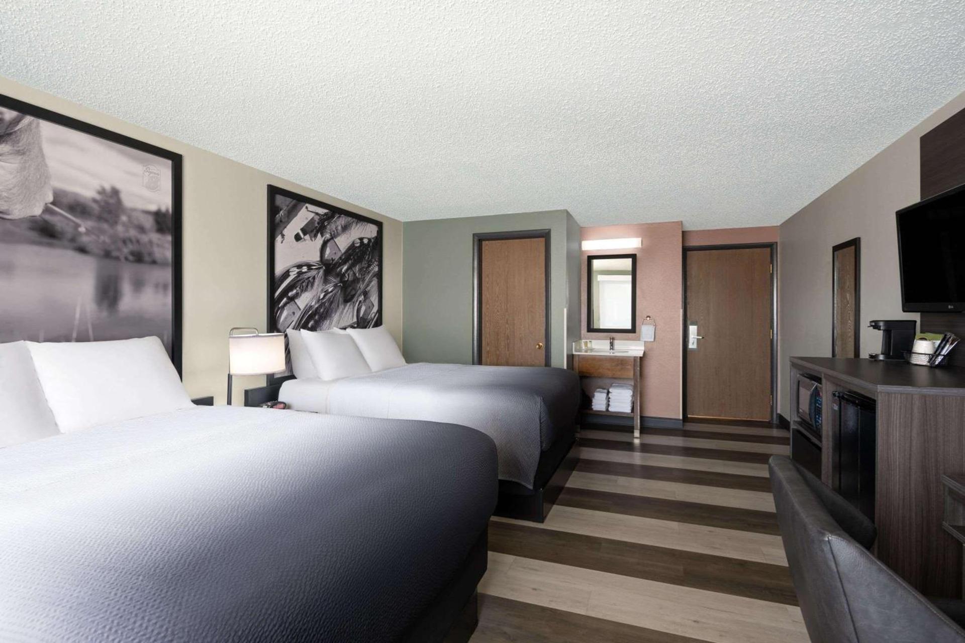 Super 8 by Wyndham Conrad photo 15