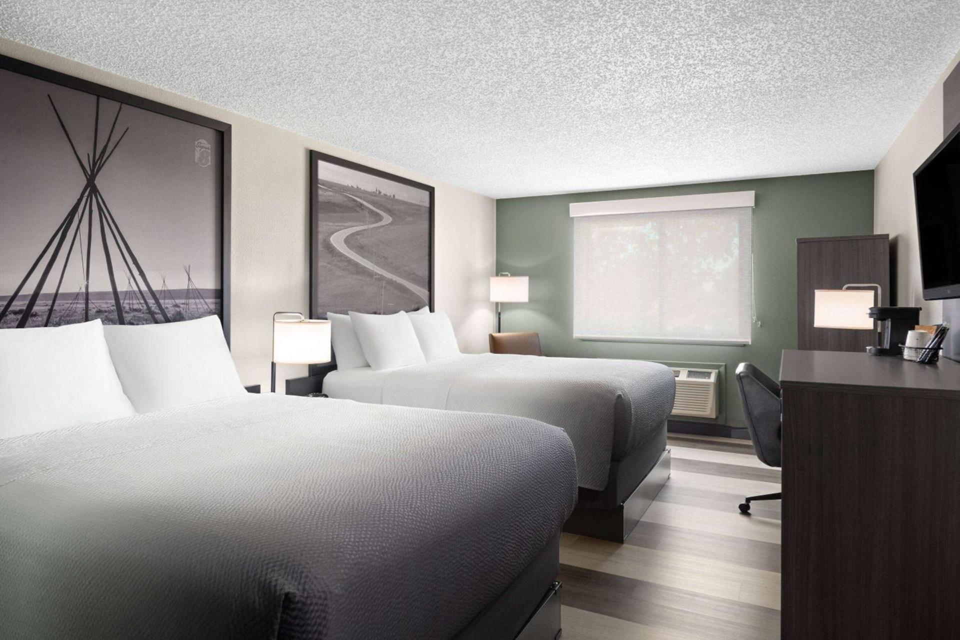 Super 8 by Wyndham Conrad photo 12