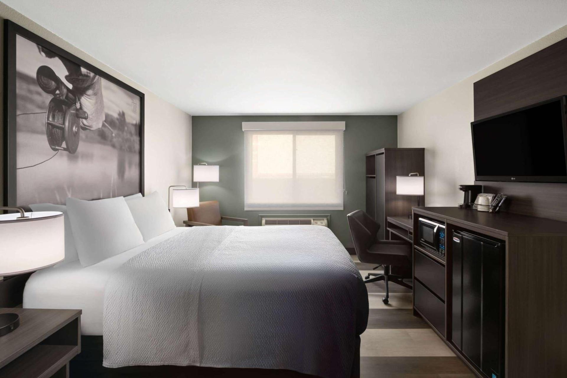 Super 8 by Wyndham Conrad photo 17