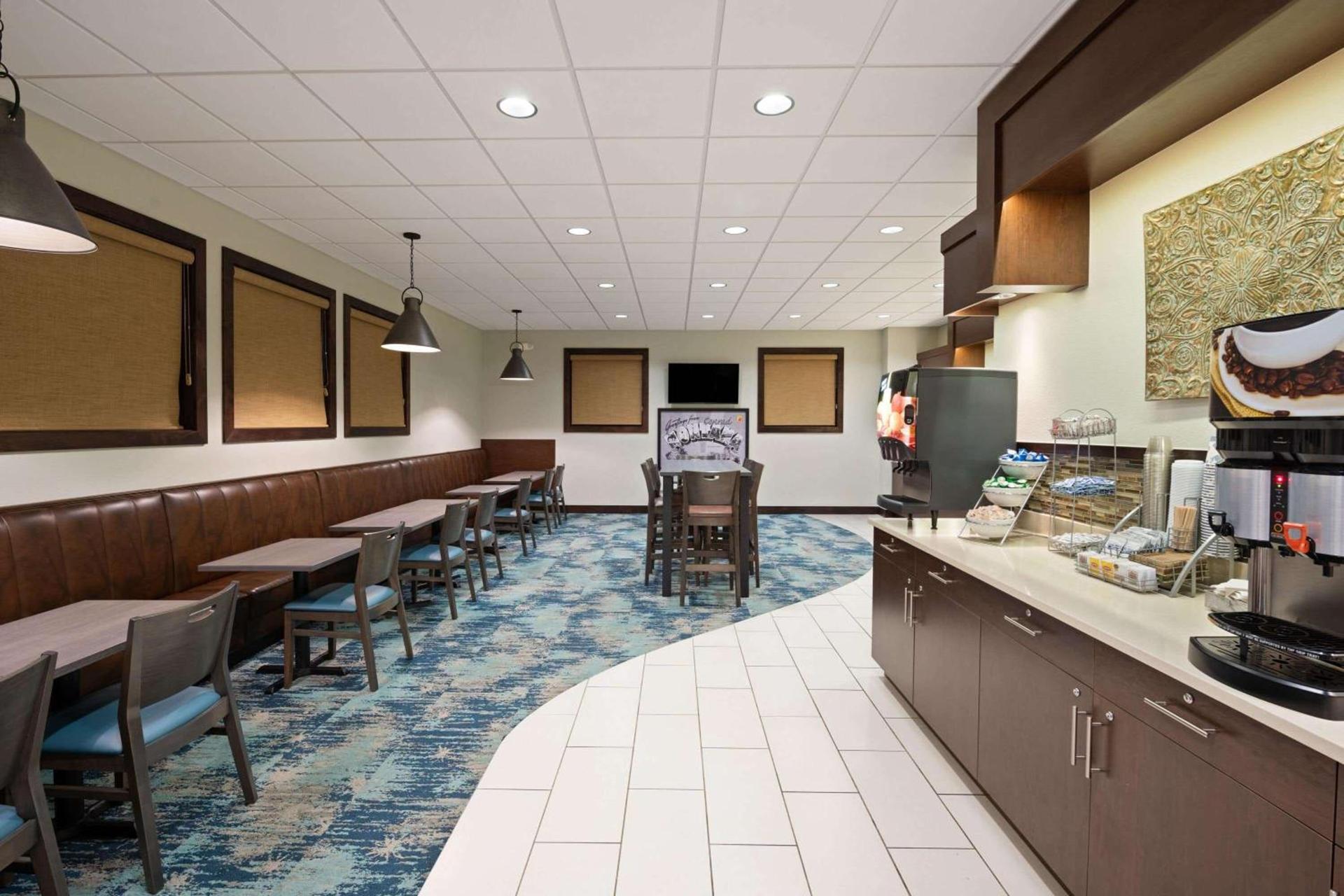 Super 8 by Wyndham Conrad photo 25