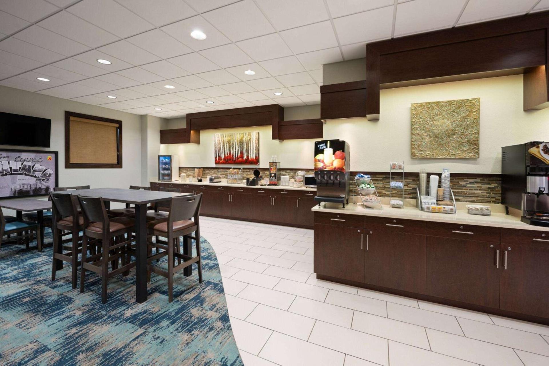 Super 8 by Wyndham Conrad photo 24