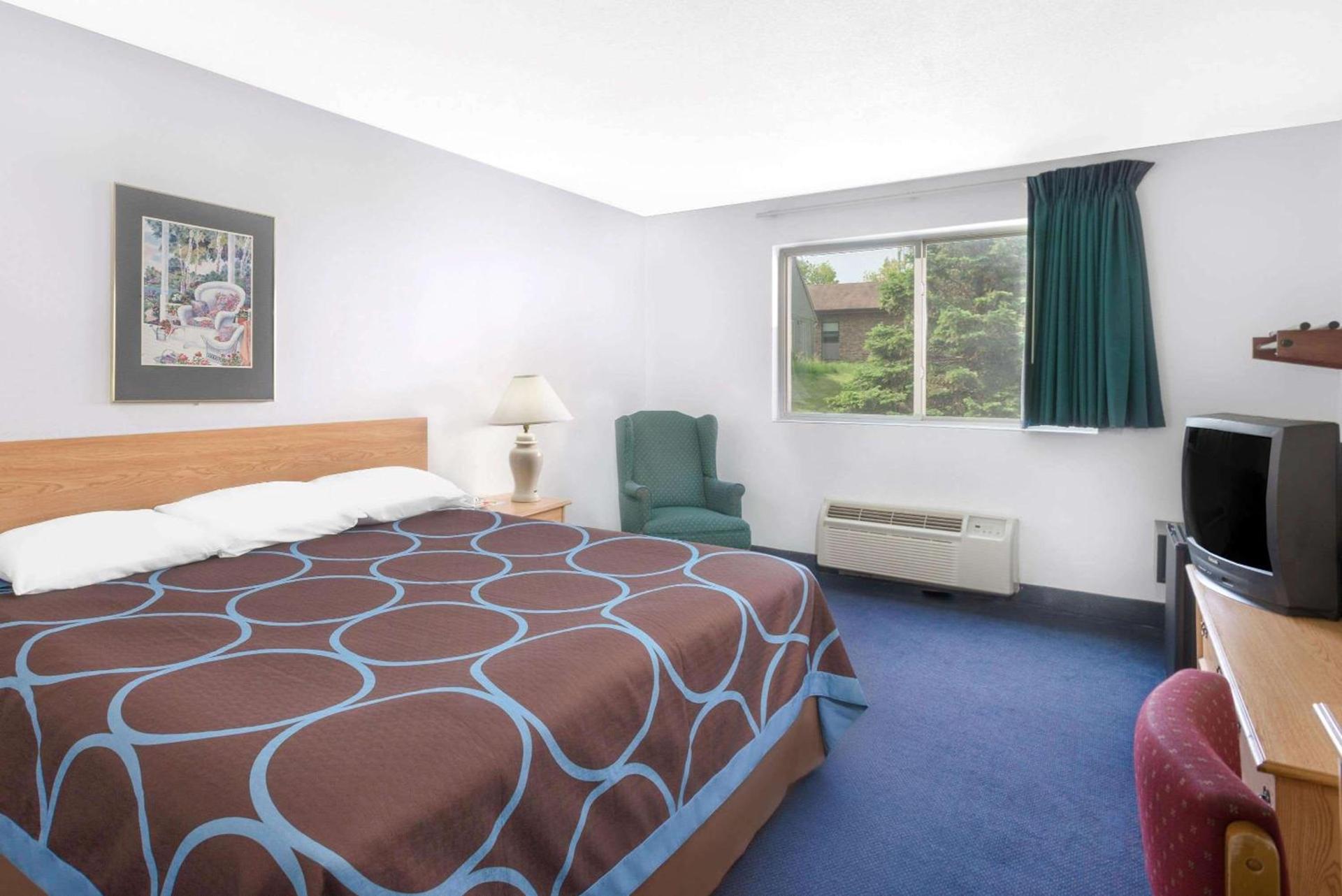 Super 8 by Wyndham Kingston photo 9