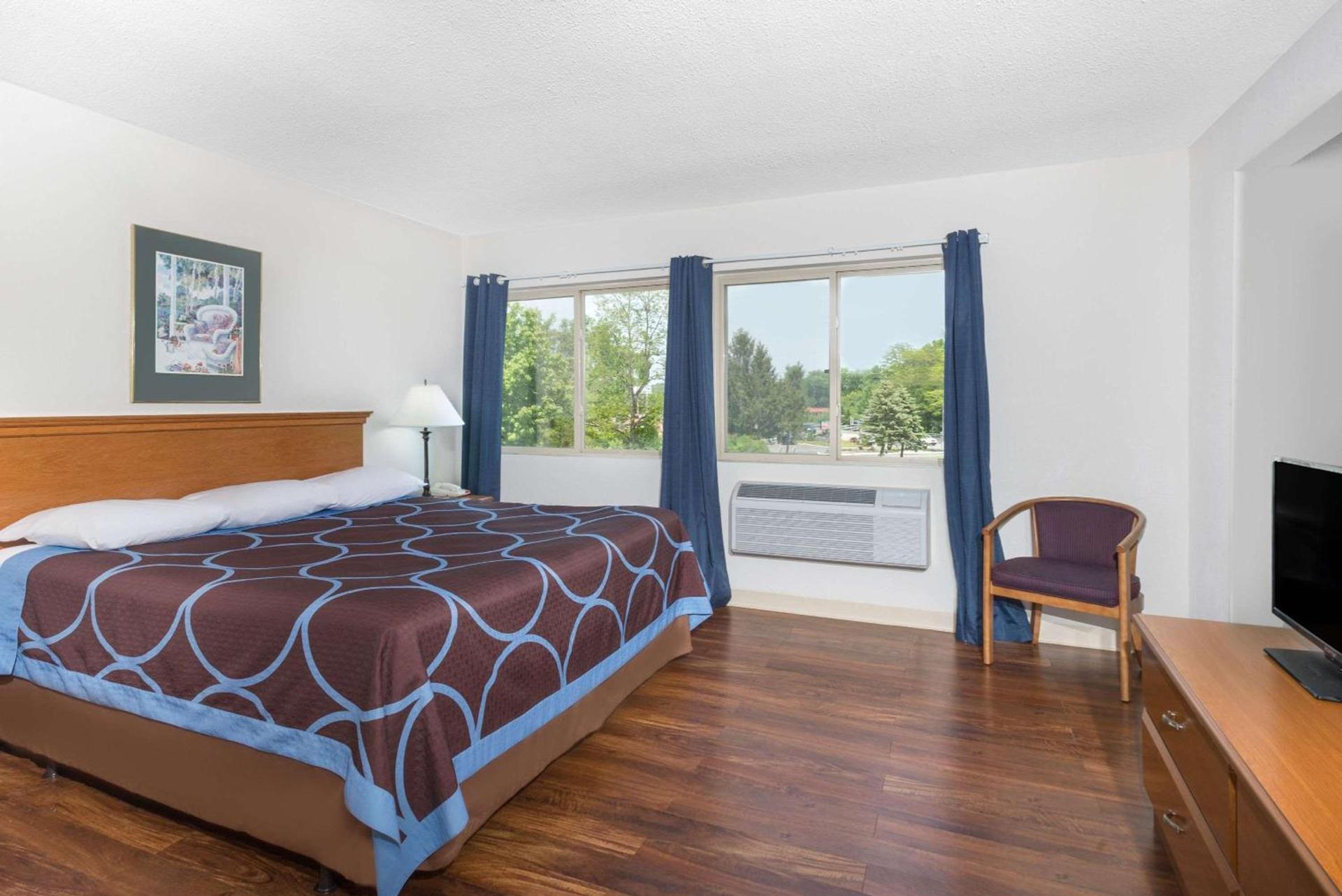 Super 8 by Wyndham Kingston photo 7