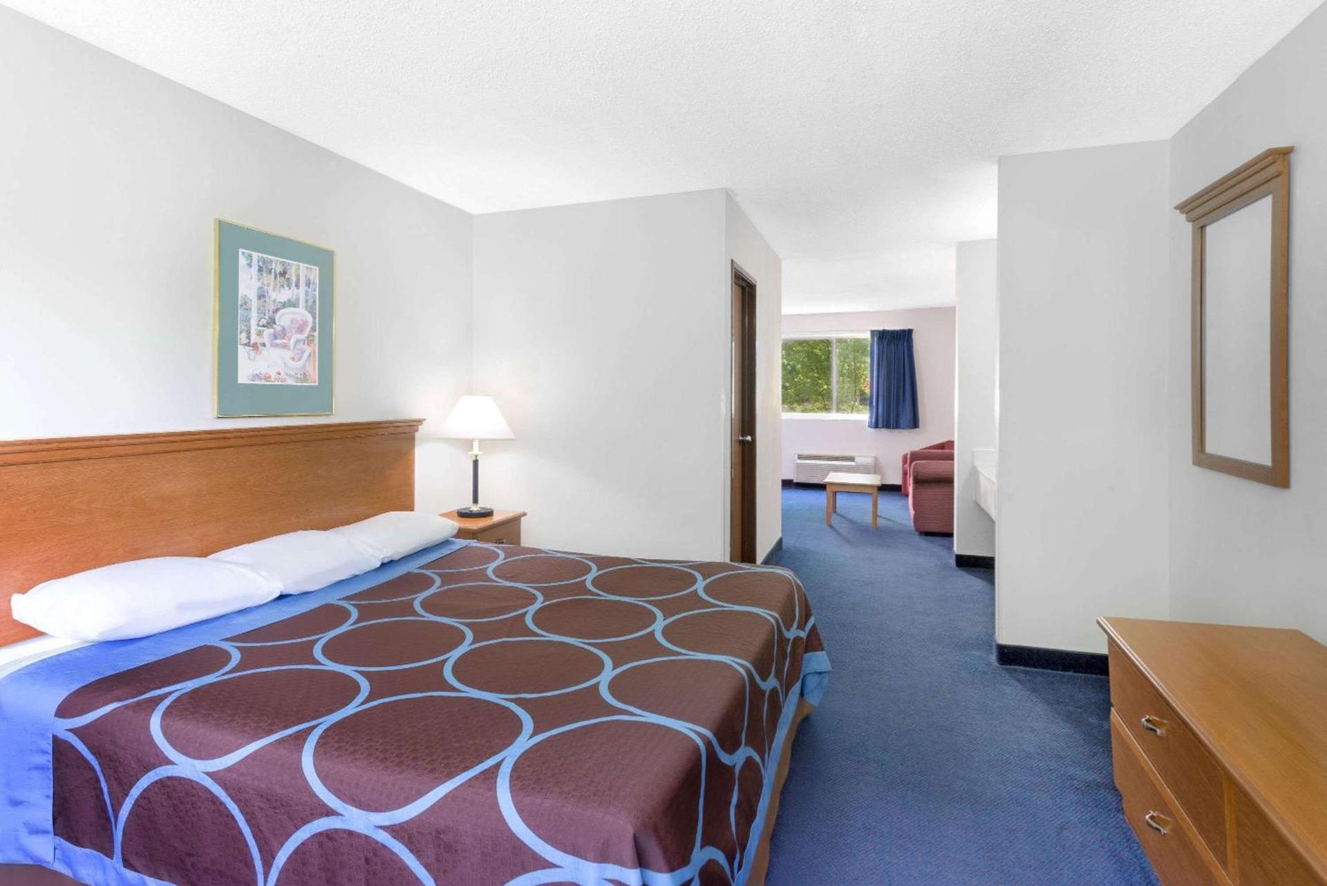 Super 8 by Wyndham Kingston photo 8