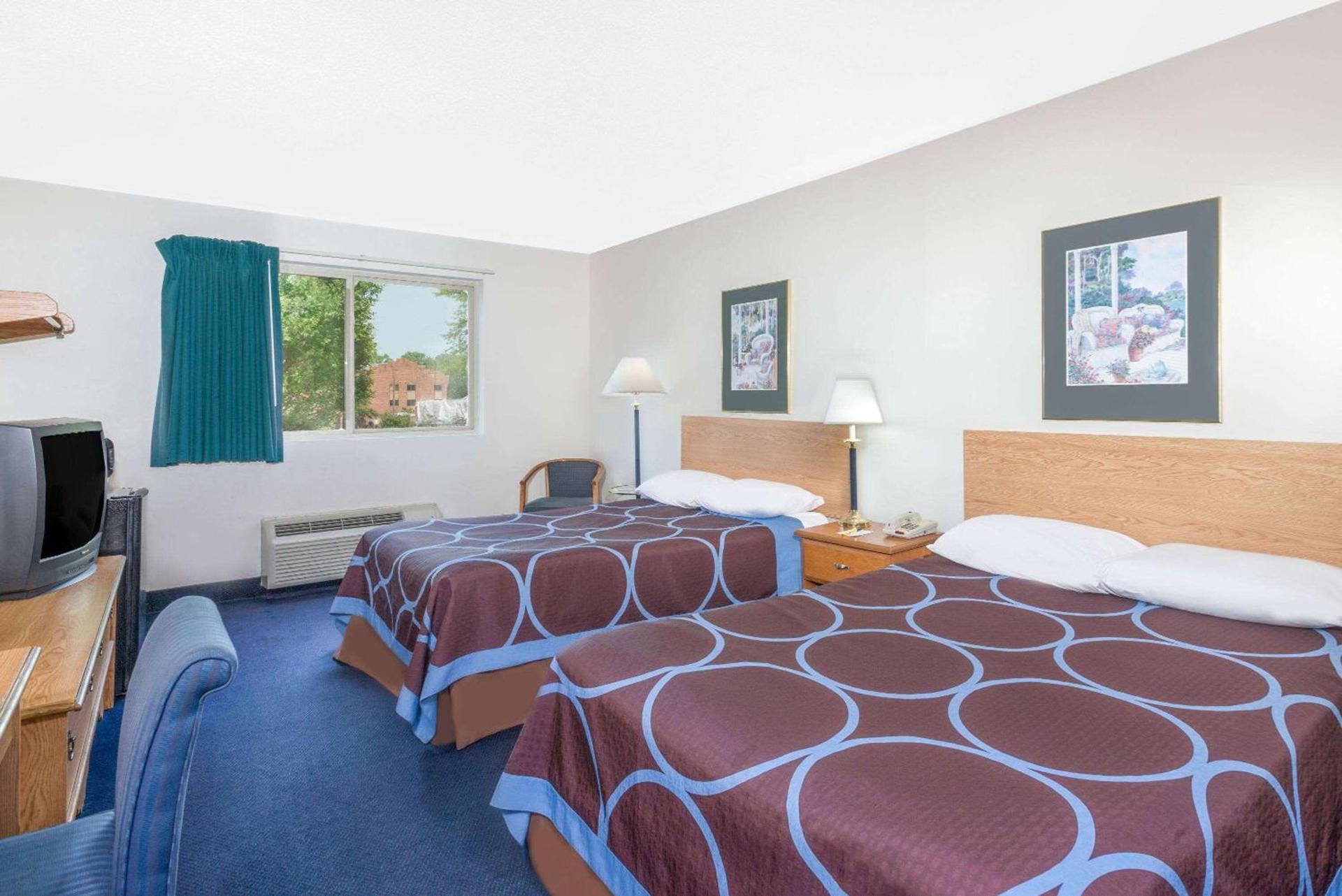 Super 8 by Wyndham Kingston photo 10
