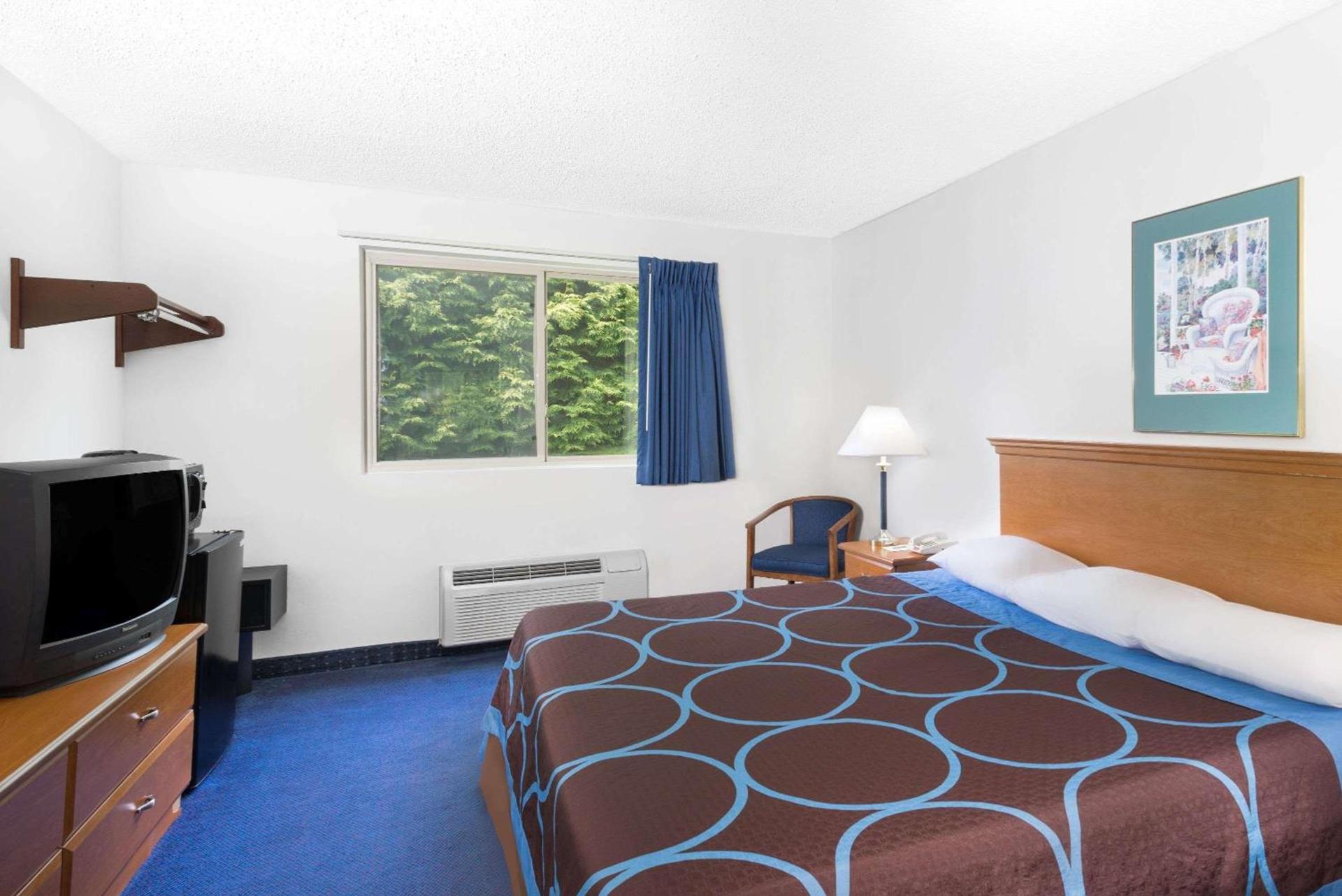 Super 8 by Wyndham Kingston photo 13