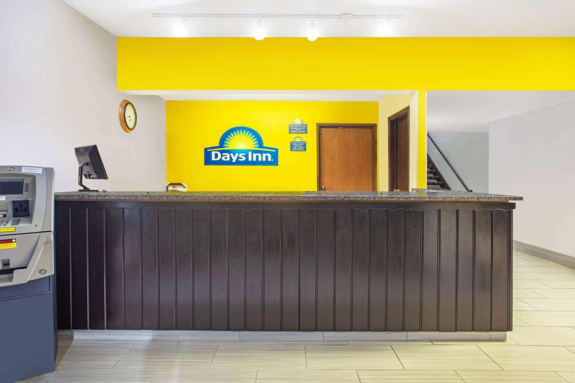 Days Inn by Wyndham Fond du Lac photo 3