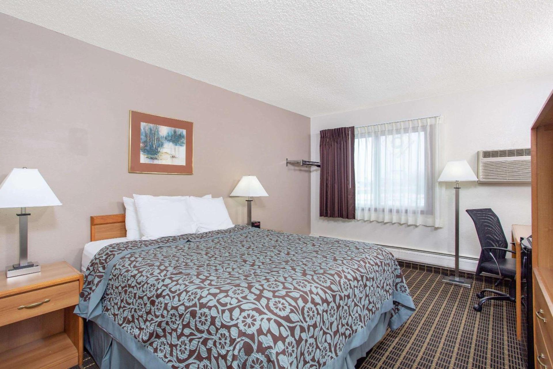 Days Inn by Wyndham Fond du Lac photo 10