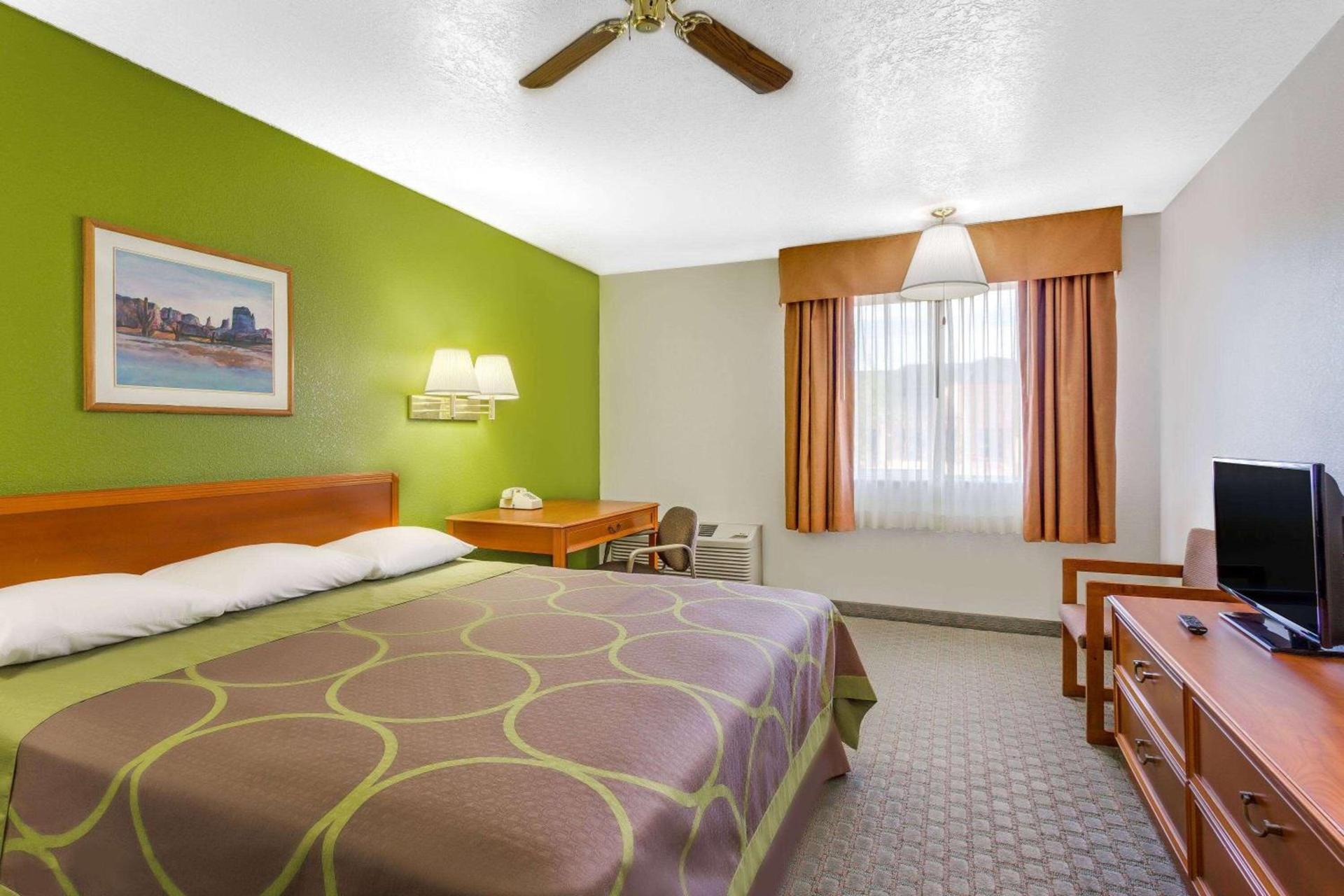 Super 8 by Wyndham Price photo 4